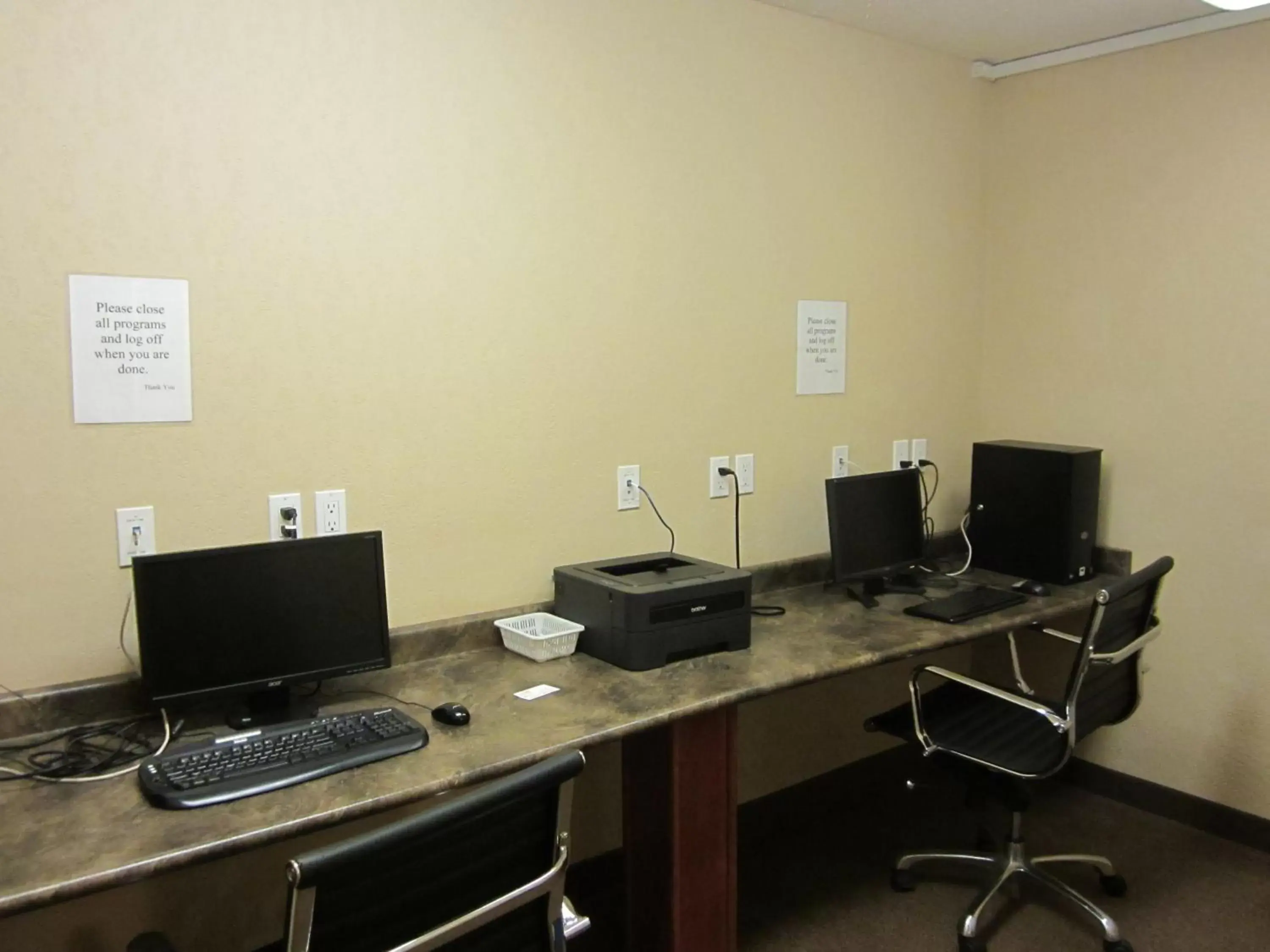 Business facilities, Business Area/Conference Room in Lakeview Inns & Suites - Fort Nelson