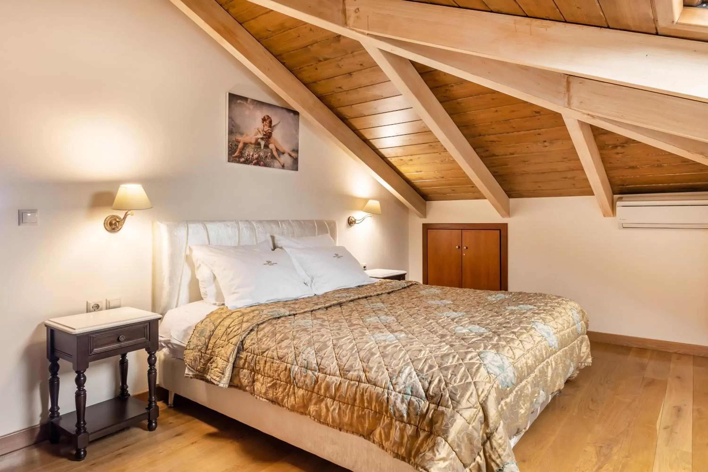 Bed in Konitsa Mountain Hotel