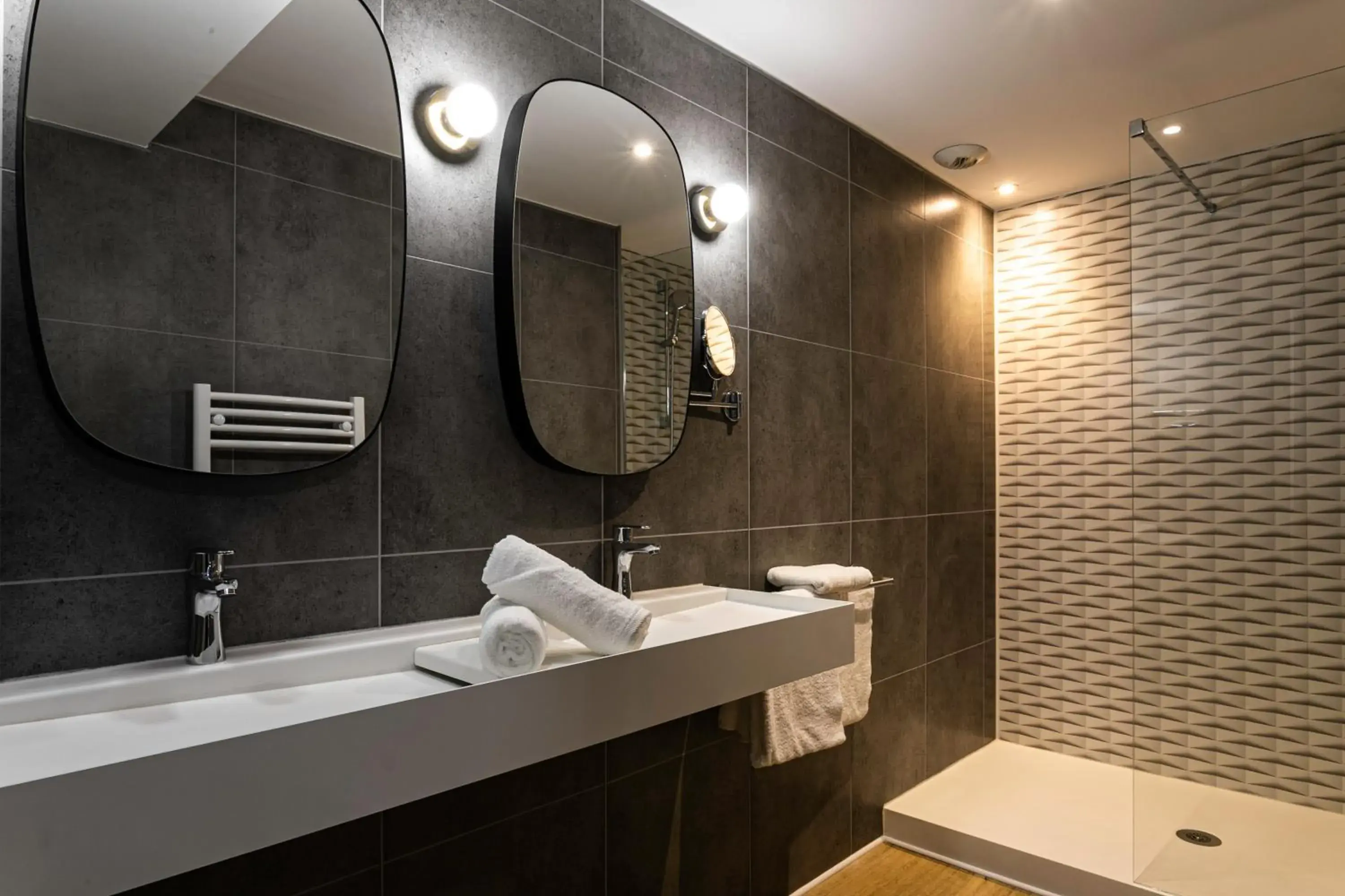 Shower, Bathroom in Best Western Sevan Parc Hotel