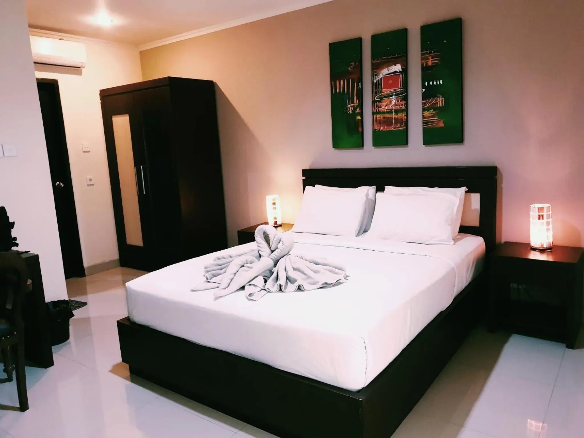 Bed in Mansu Hotel and Spa Legian