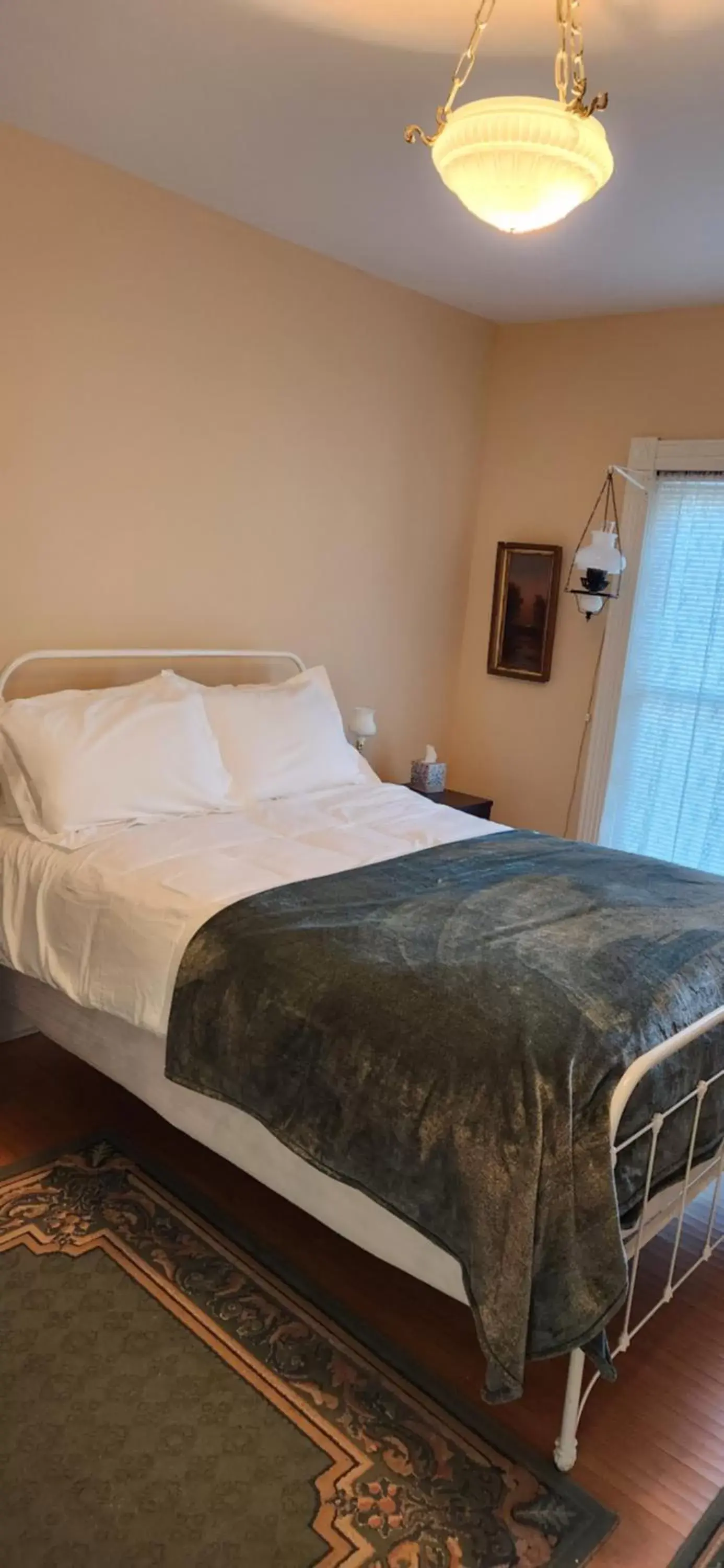 Bed in Oaklawn Inn