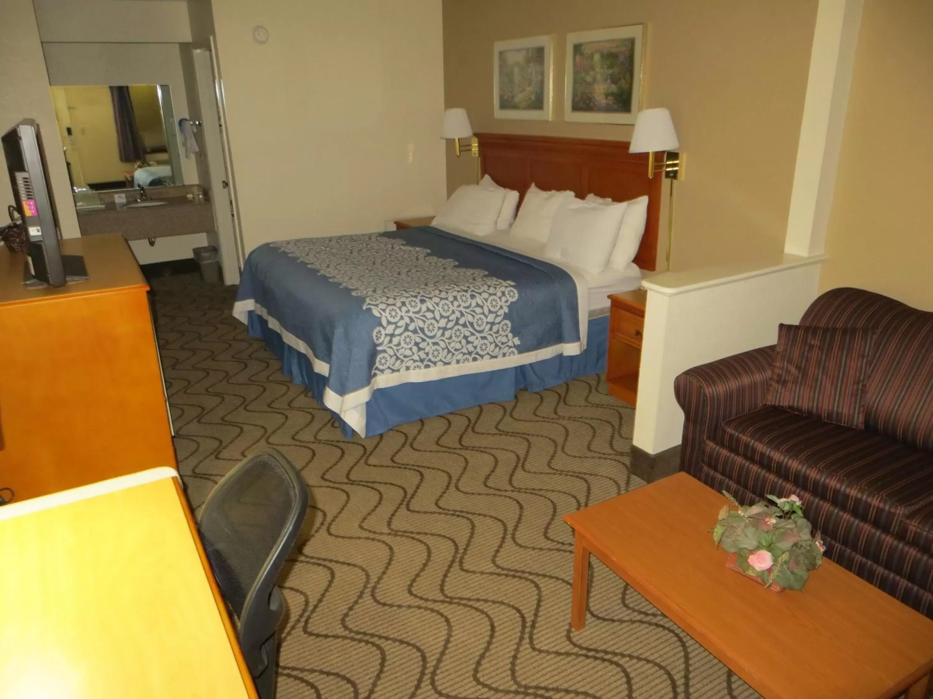 Bed in Days Inn by Wyndham Elberton