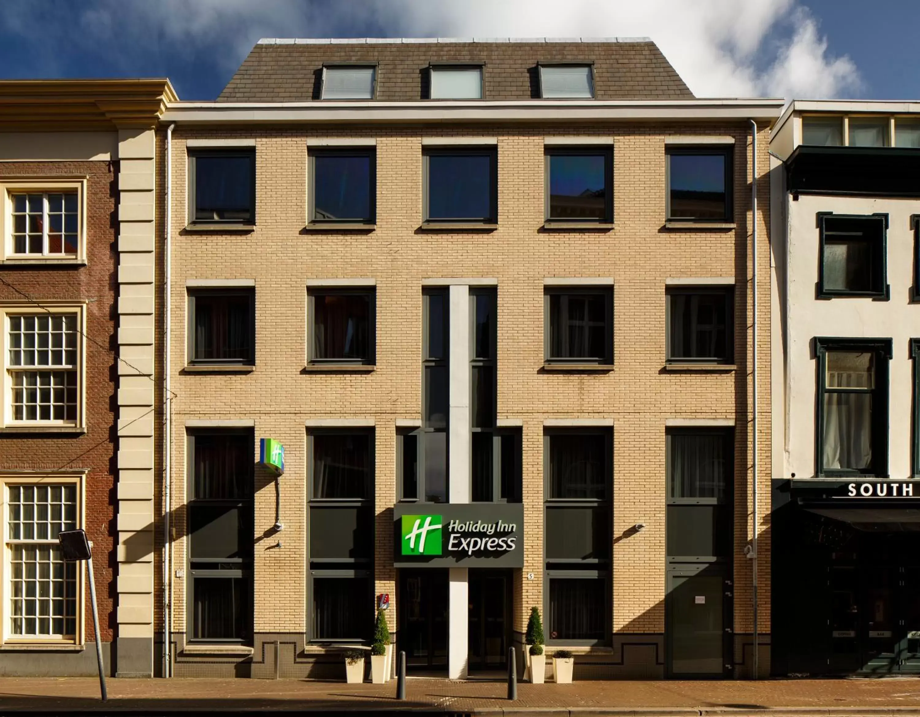 Property Building in Holiday Inn Express The Hague - Parliament, an IHG Hotel