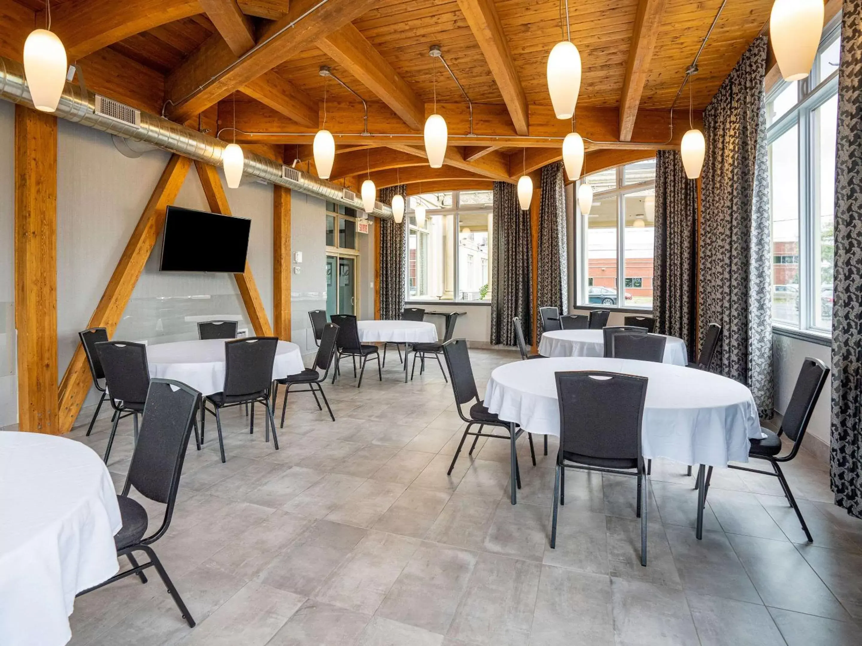 On site, Restaurant/Places to Eat in Hôtel Quality Suites Drummondville