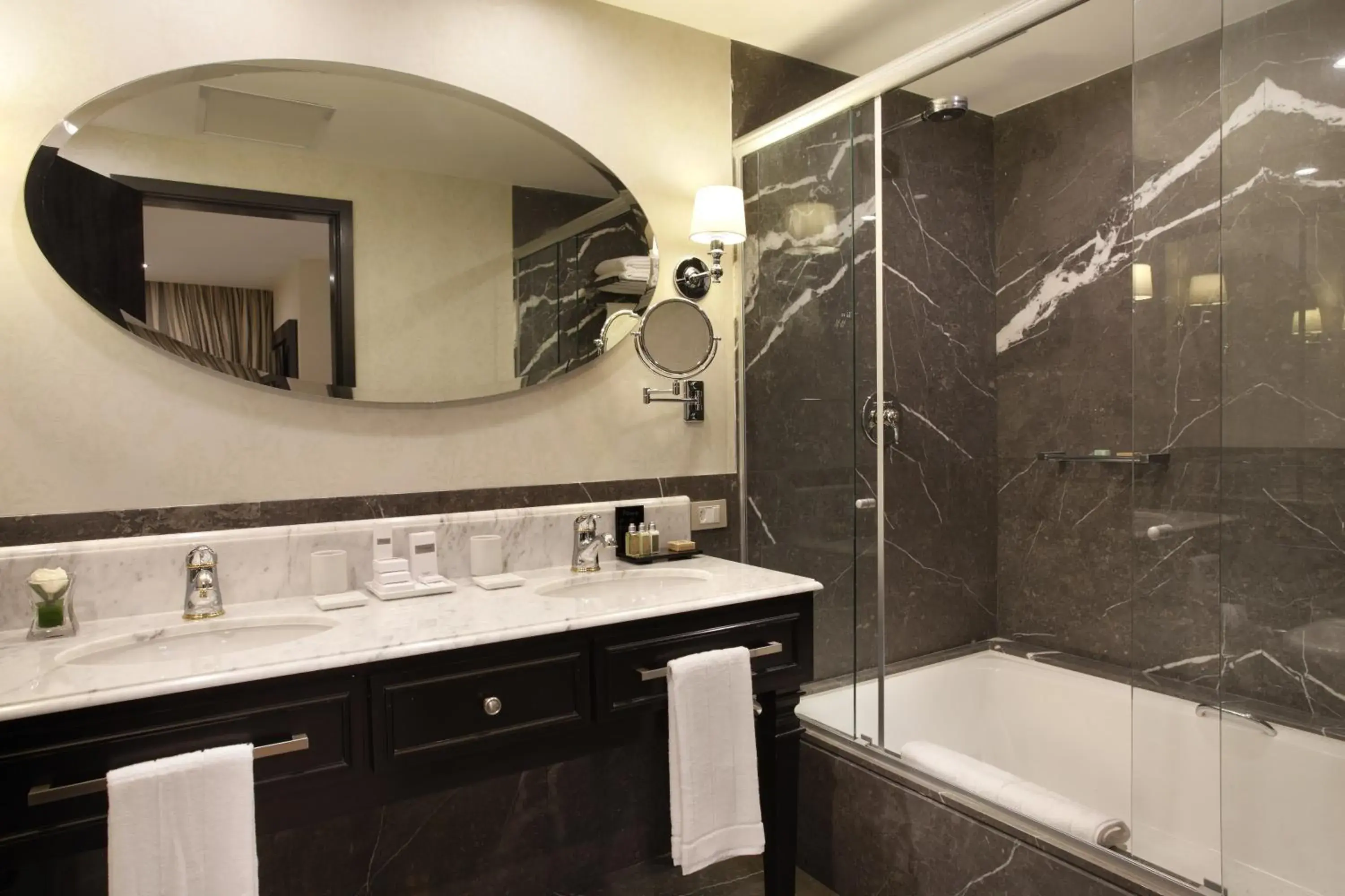 Bathroom in Miramar Hotel By Windsor