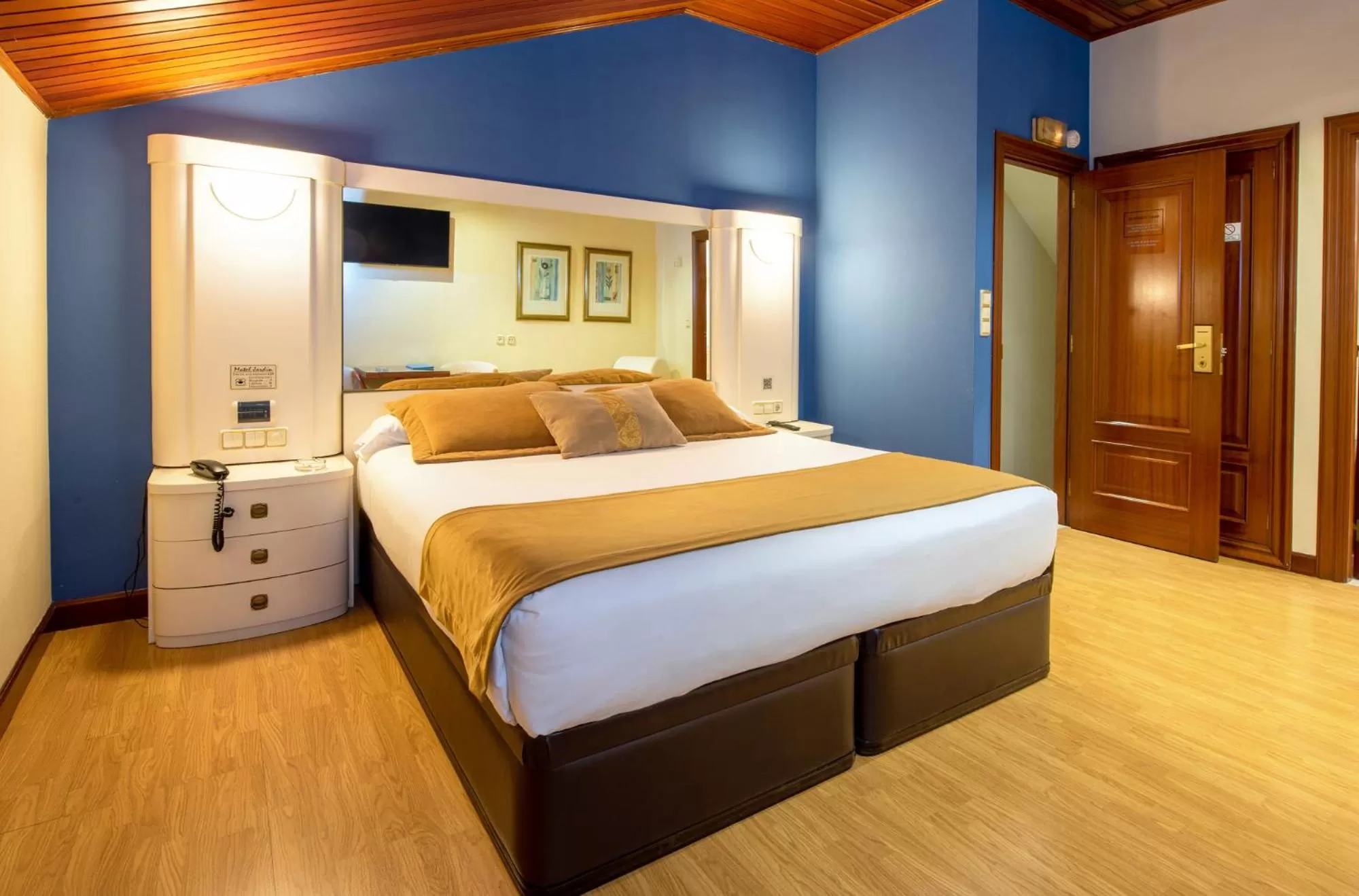 Photo of the whole room, Bed in Motel Jardin