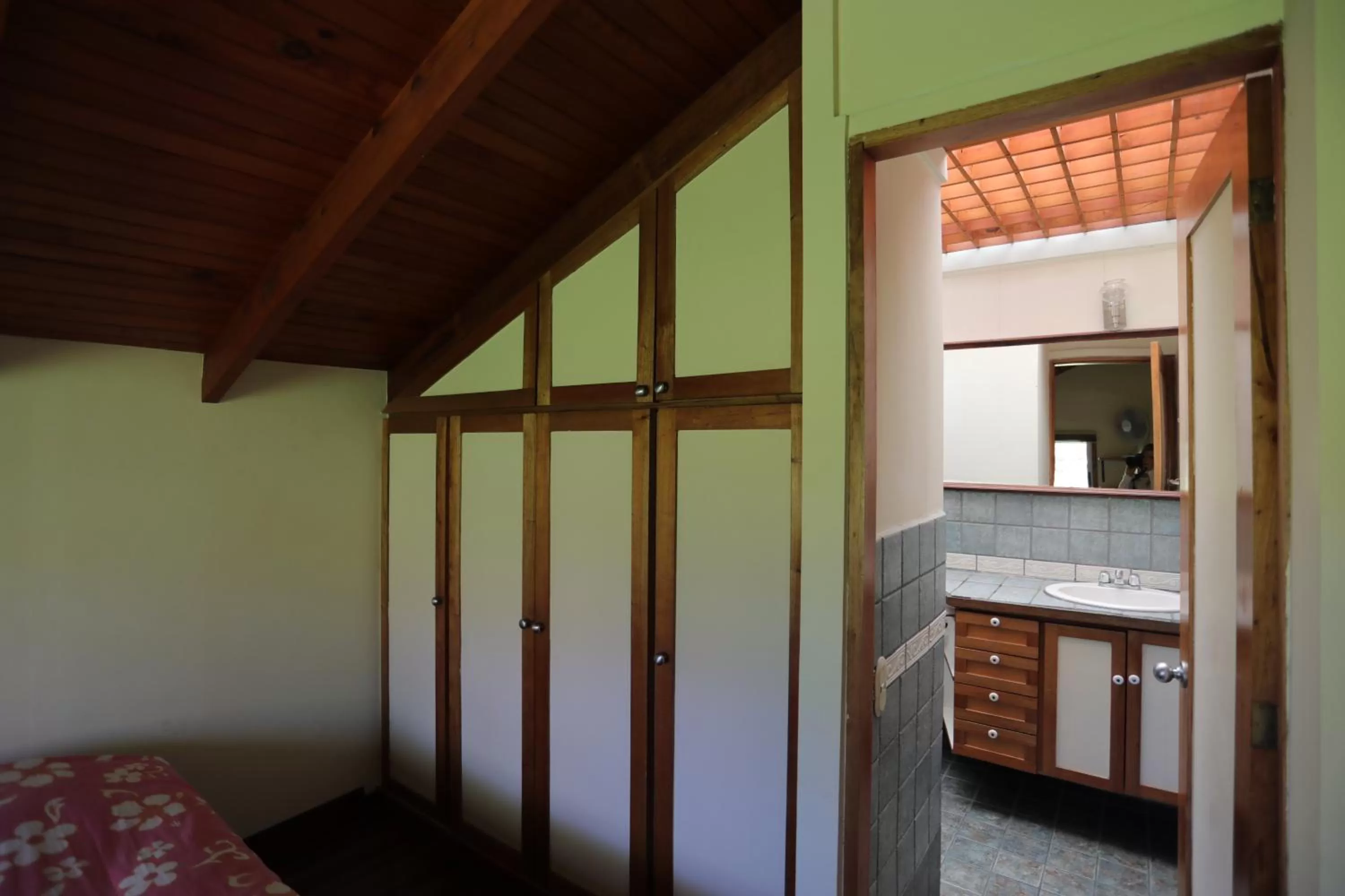 Bathroom, Kitchen/Kitchenette in Tierra Magica B&B and Art Studio