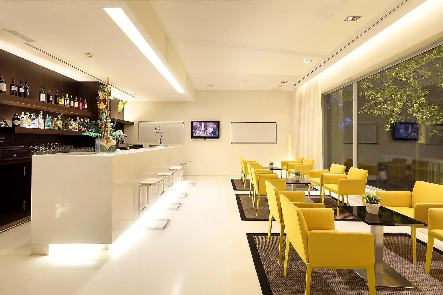 Communal lounge/ TV room, Restaurant/Places to Eat in Exe Puerto de Sagunto