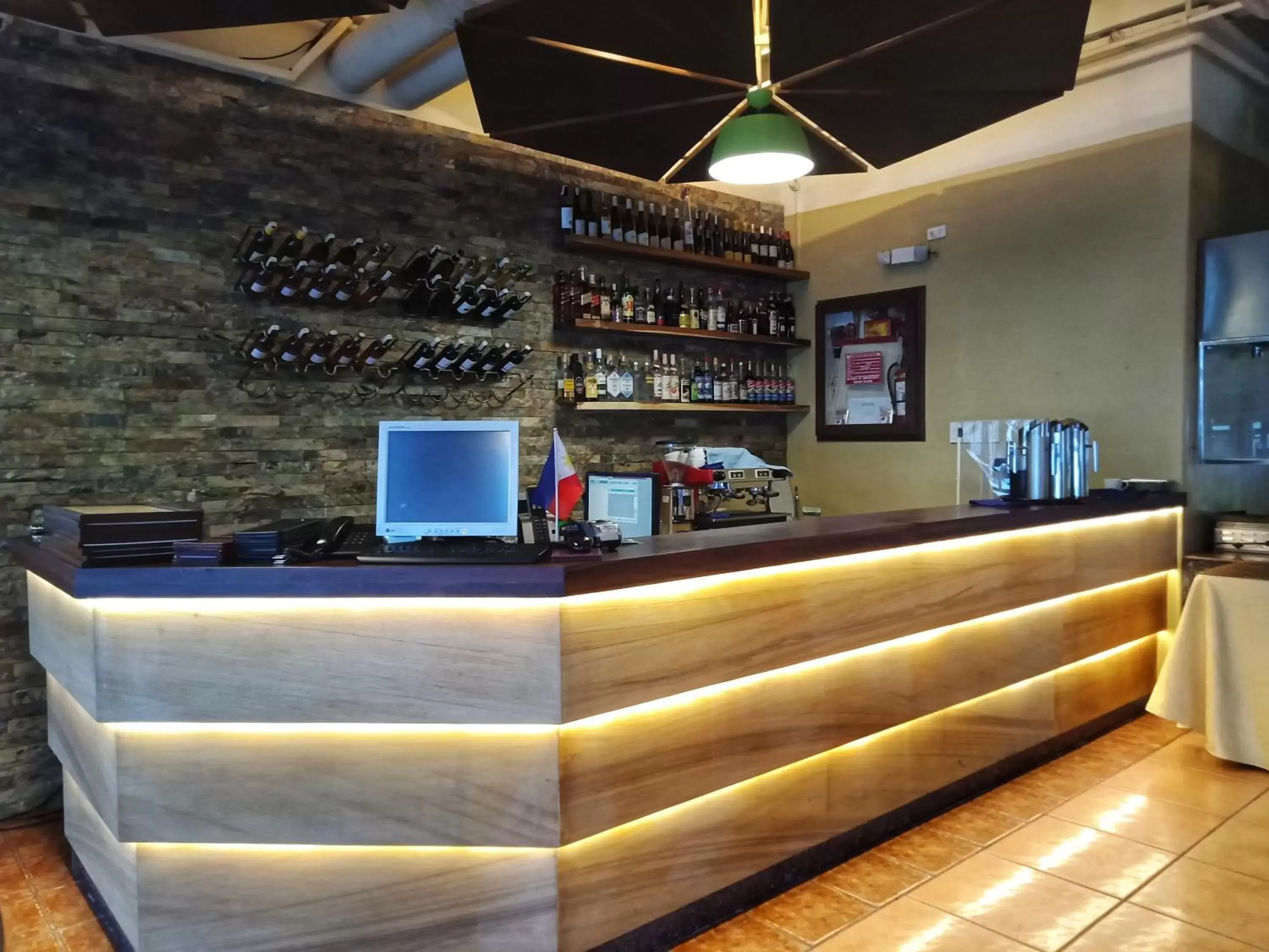 Lounge or bar in Days Hotel by Wyndham Iloilo