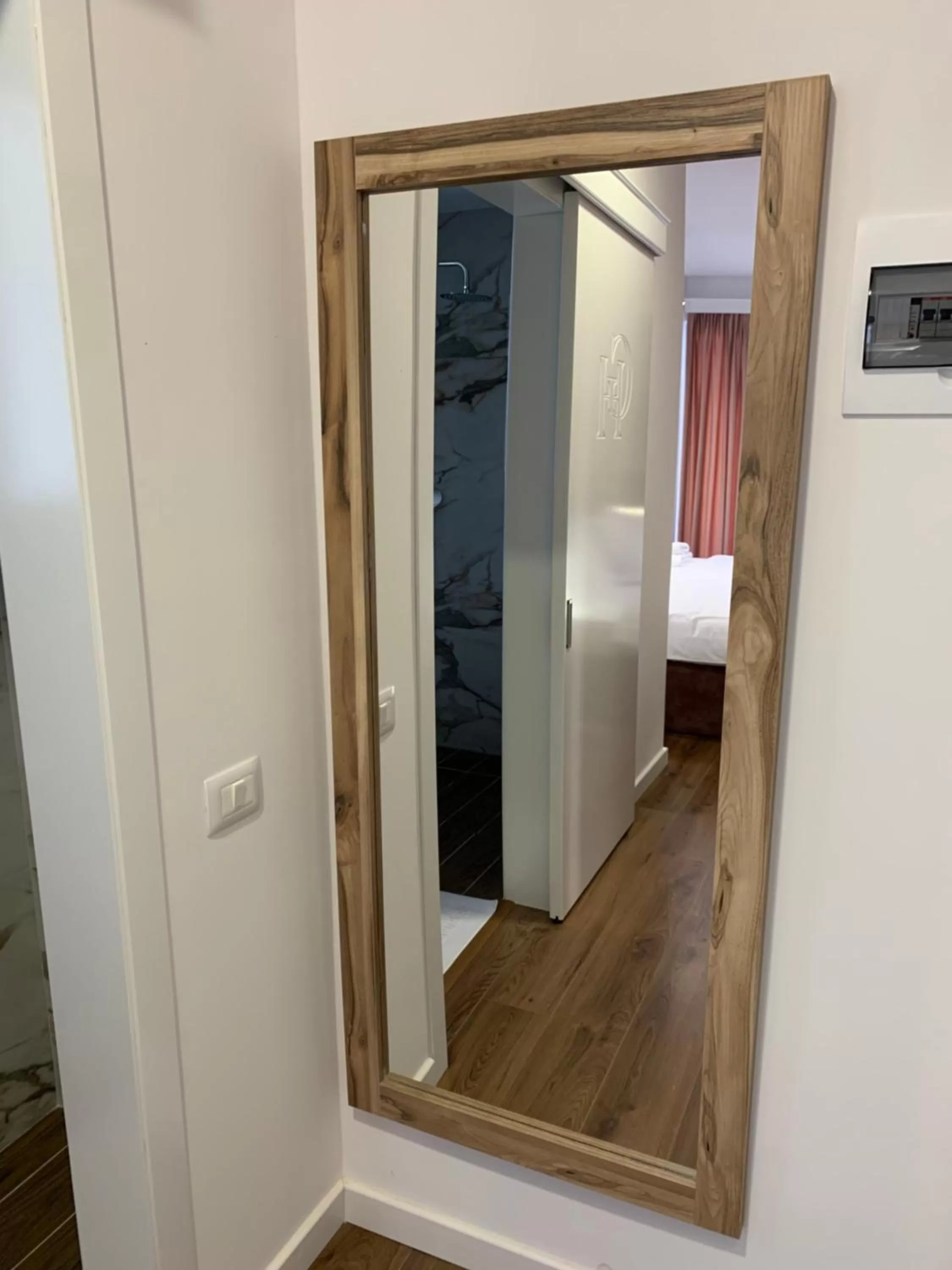 Living room, Bathroom in Grand Hotel Pogradec