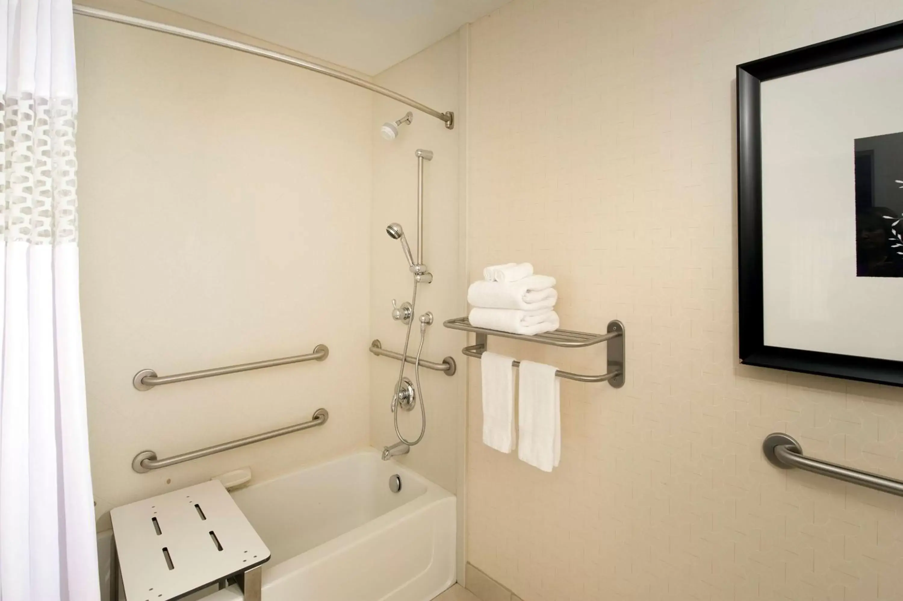 Bathroom in Hampton Inn & Suites Athens/Interstate 65