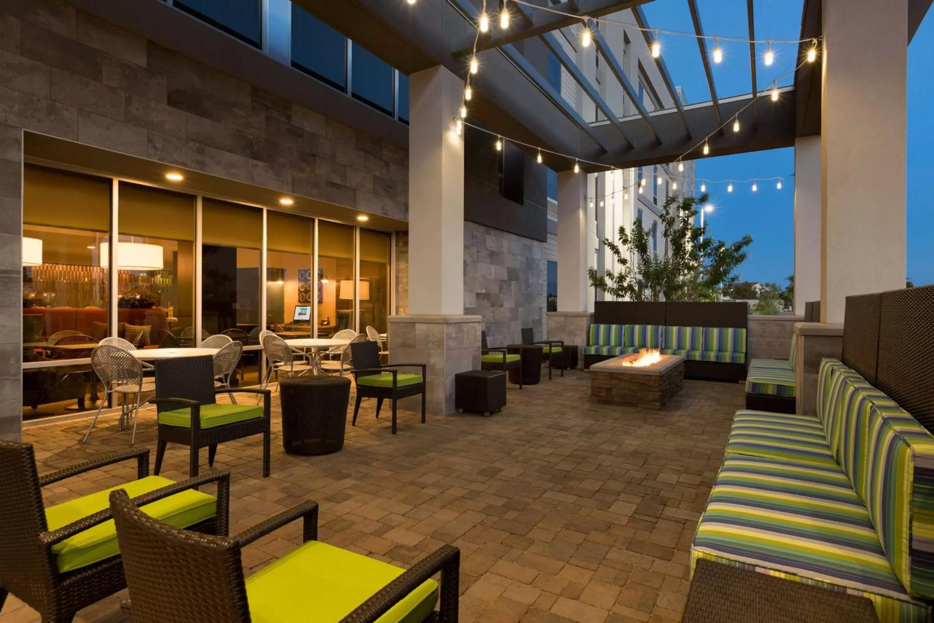 Patio, Restaurant/Places to Eat in Home2 Suites by Hilton Phoenix Chandler