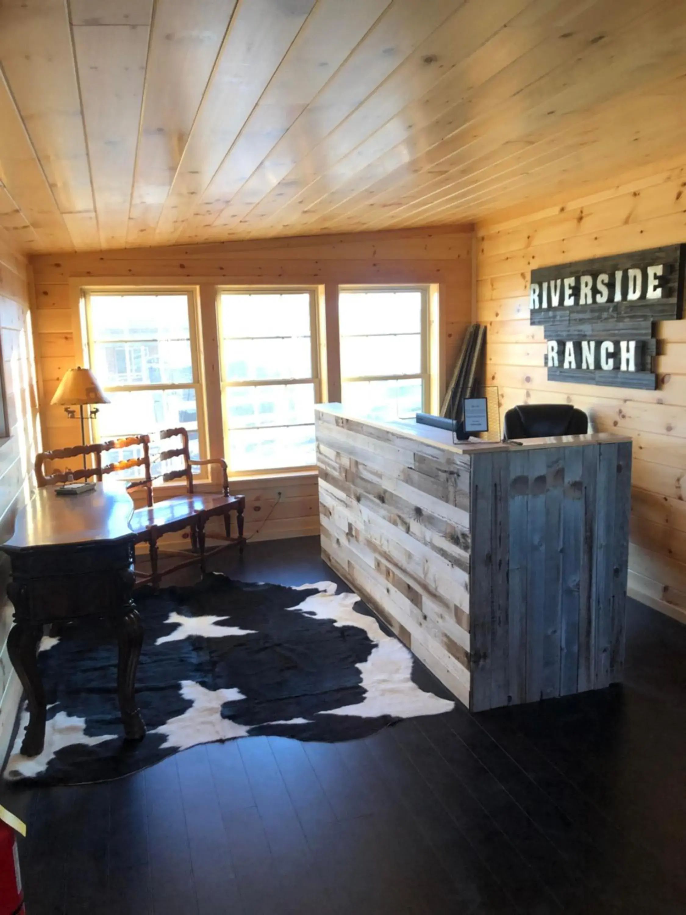 Lobby or reception in The Riverside Ranch Motel and RV Park