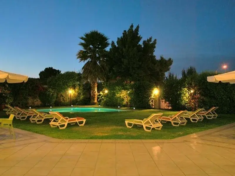 Garden, Swimming Pool in Hotel Costa Real