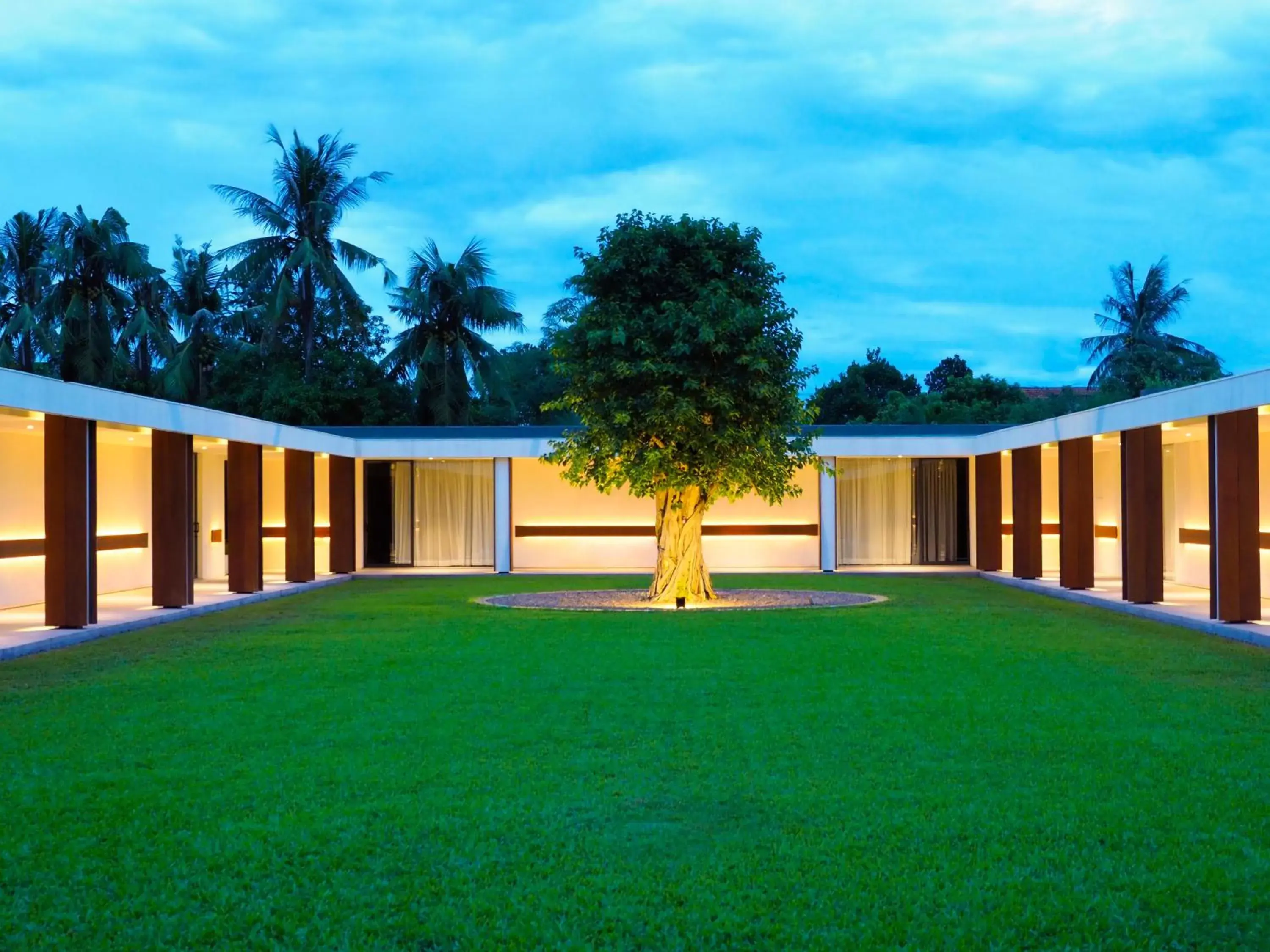 Garden in The Bale Phnom Penh by LifestyleRetreats