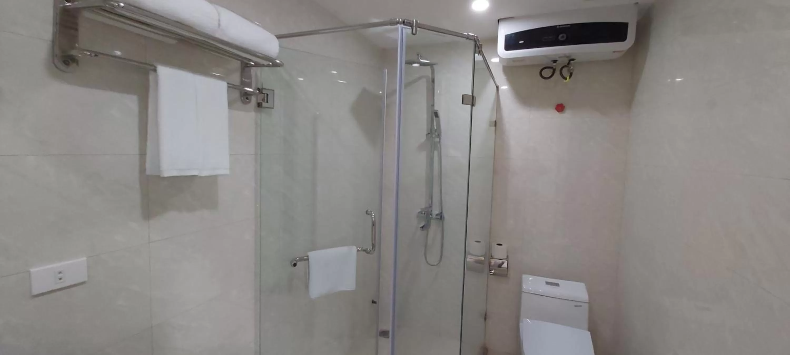 Shower in Hanoi Endless Hotel