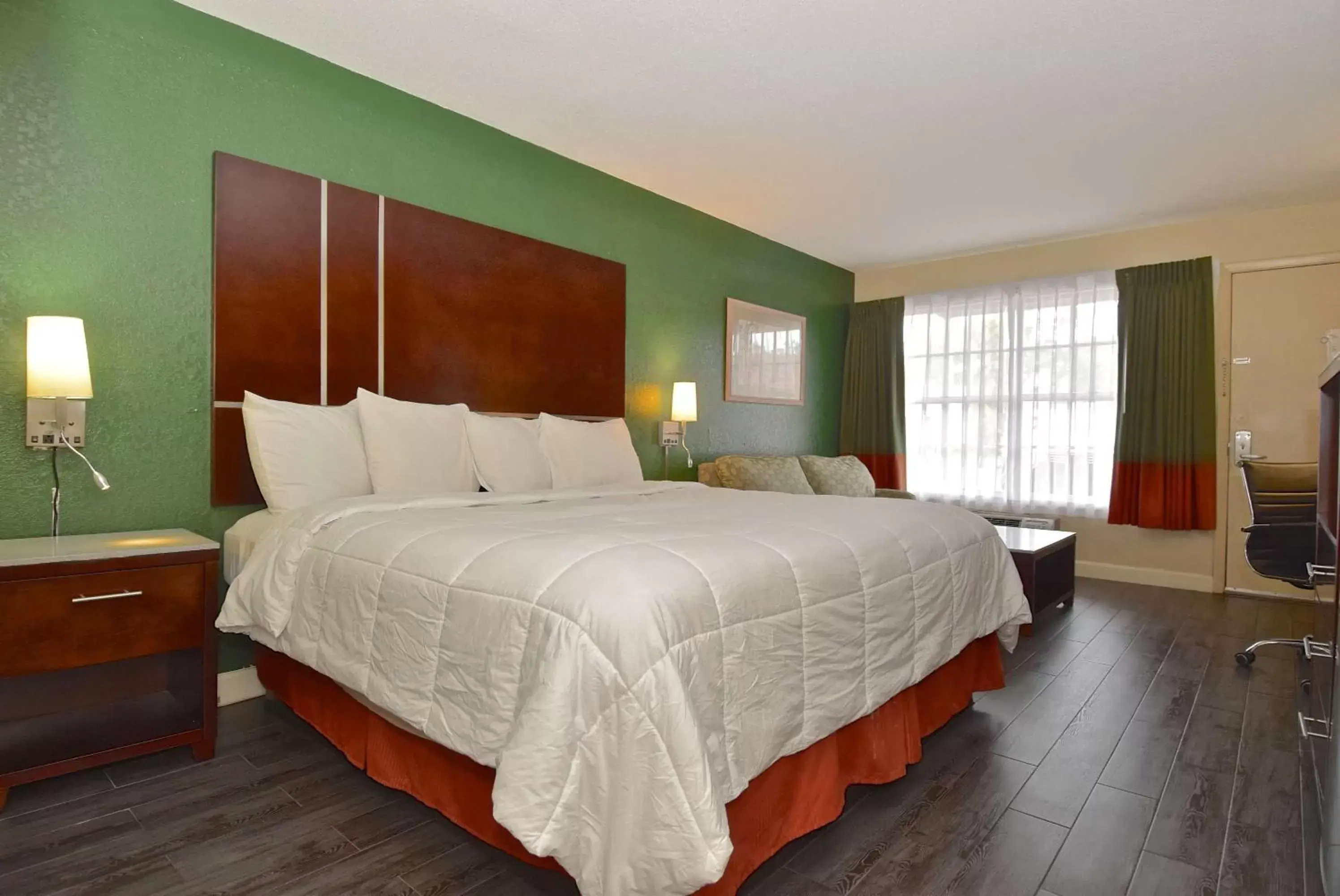 Photo of the whole room, Bed in SureStay Hotel by Best Western Sarasota Lido Beach