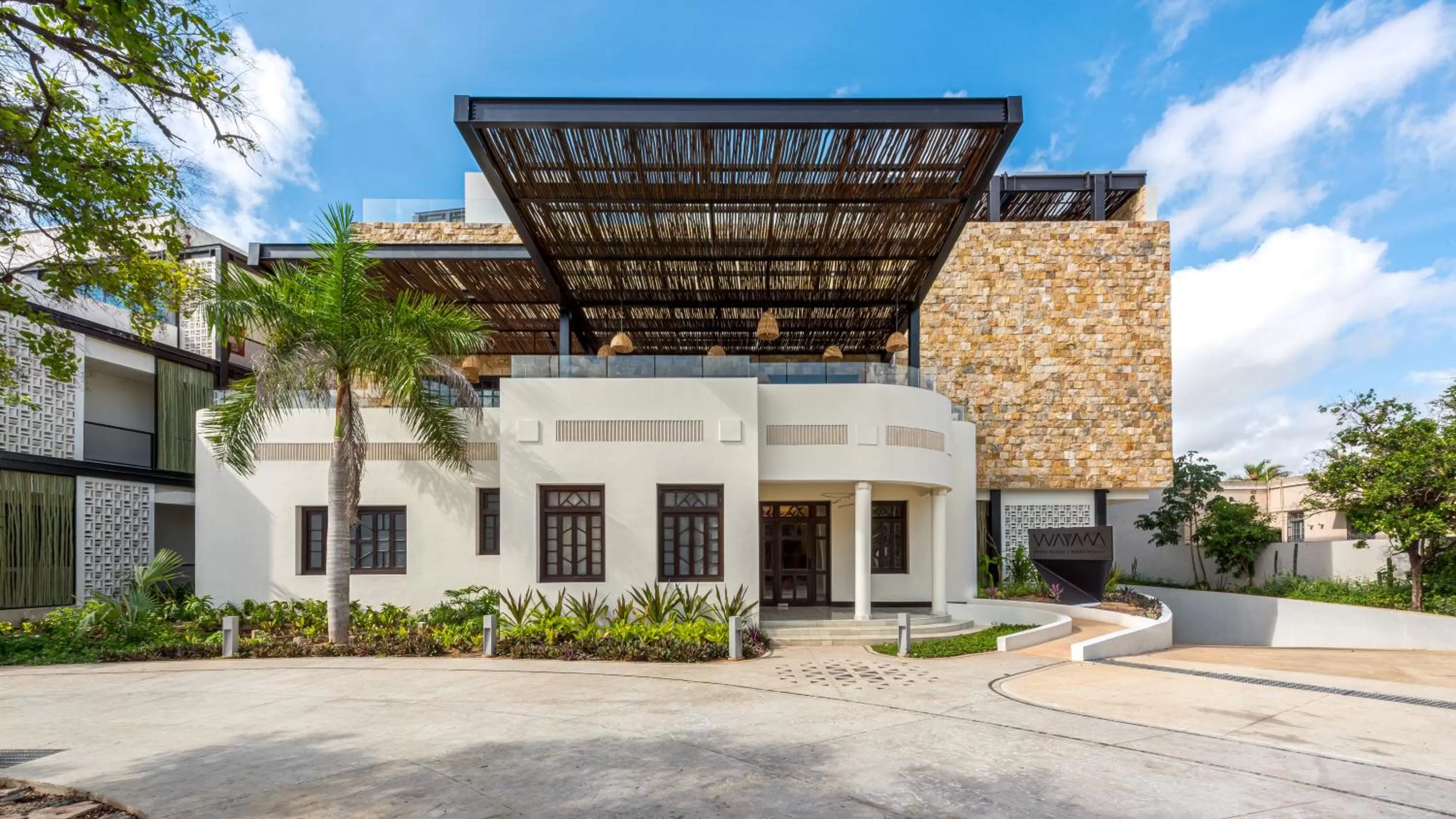 Facade/entrance in Las Brisas Merida