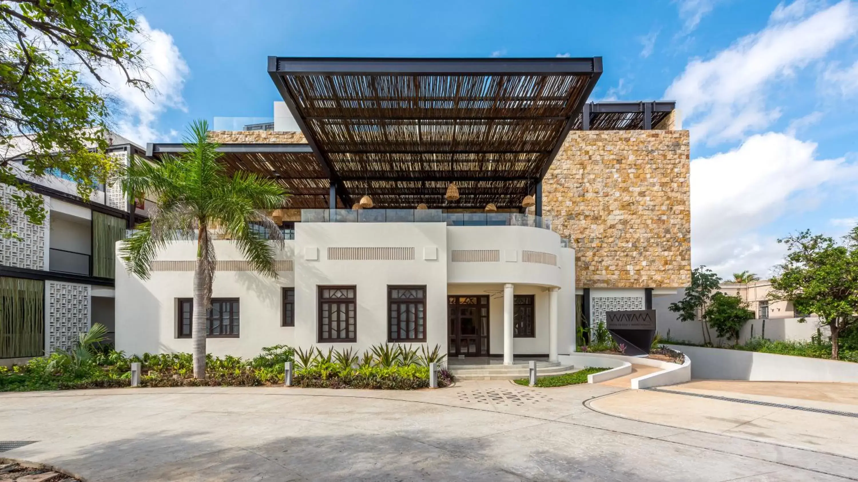 Facade/entrance in Las Brisas Merida Facade/entrance in Las Brisas Merida