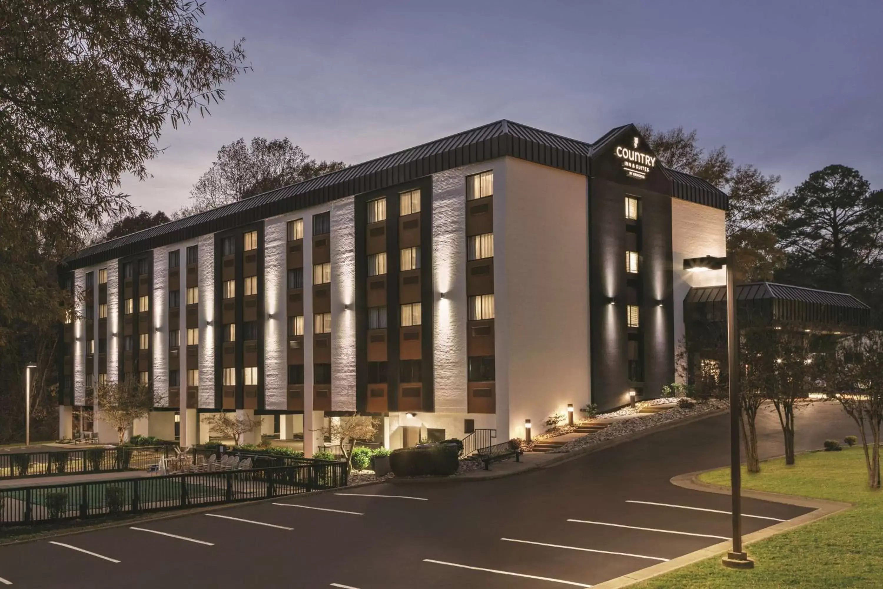 Property Building in Country Inn & Suites by Radisson, Williamsburg East (Busch Gardens), VA