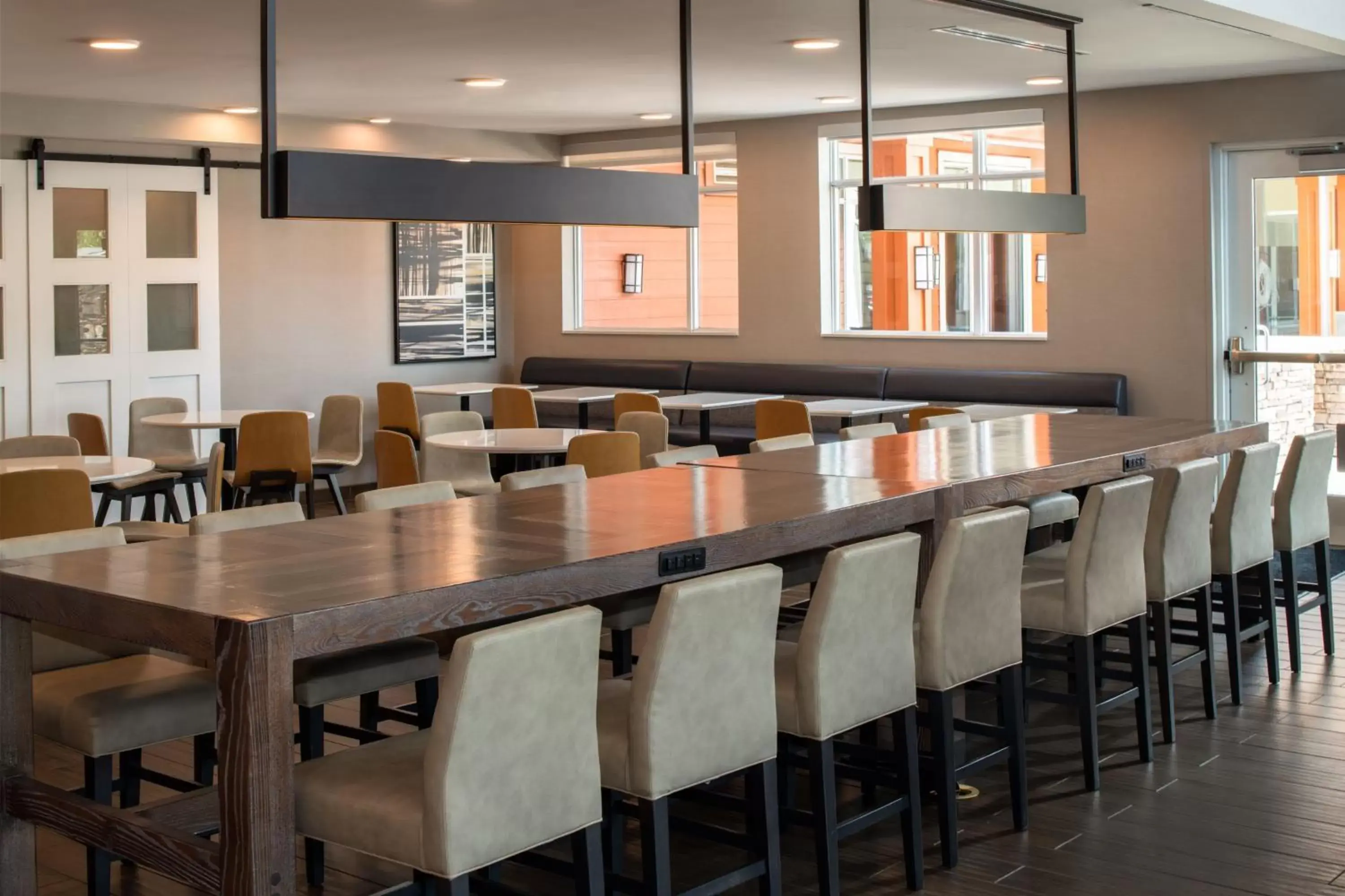 Restaurant/places to eat in Residence Inn by Marriott Portland Vancouver