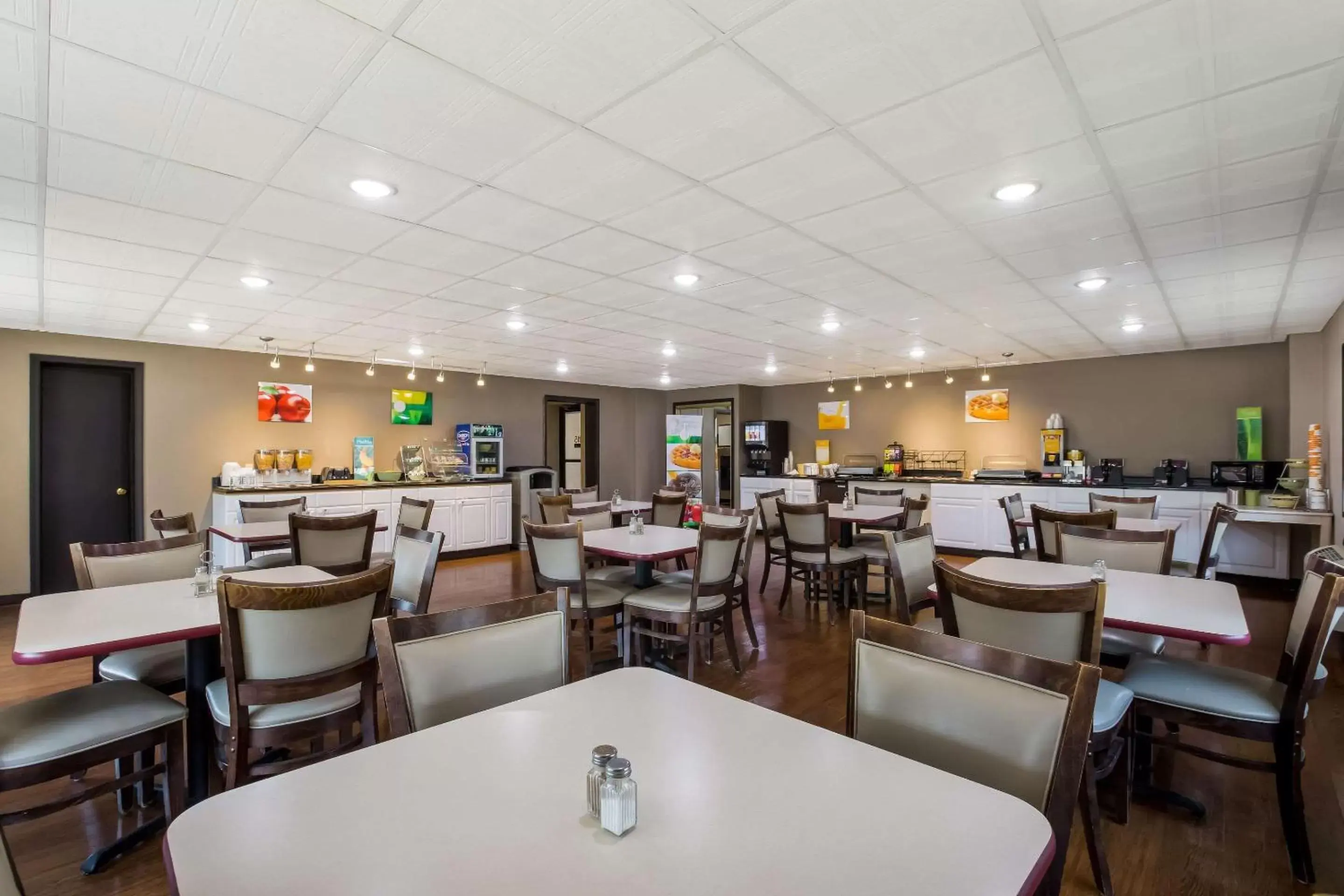 Breakfast, Restaurant/Places to Eat in Quality Inn & Suites Millville – Vineland