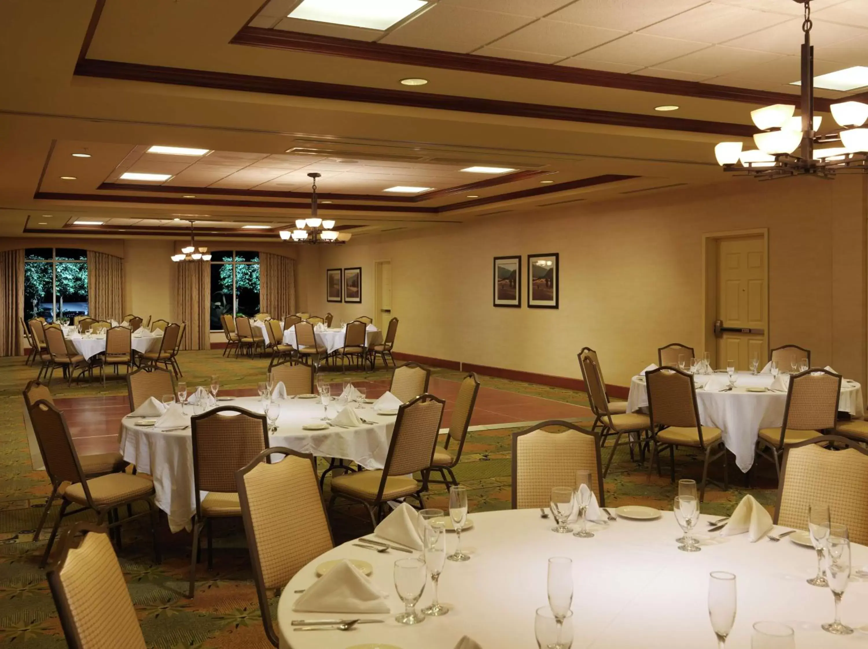 Meeting/conference room, Restaurant/Places to Eat in Hilton Garden Inn Milford