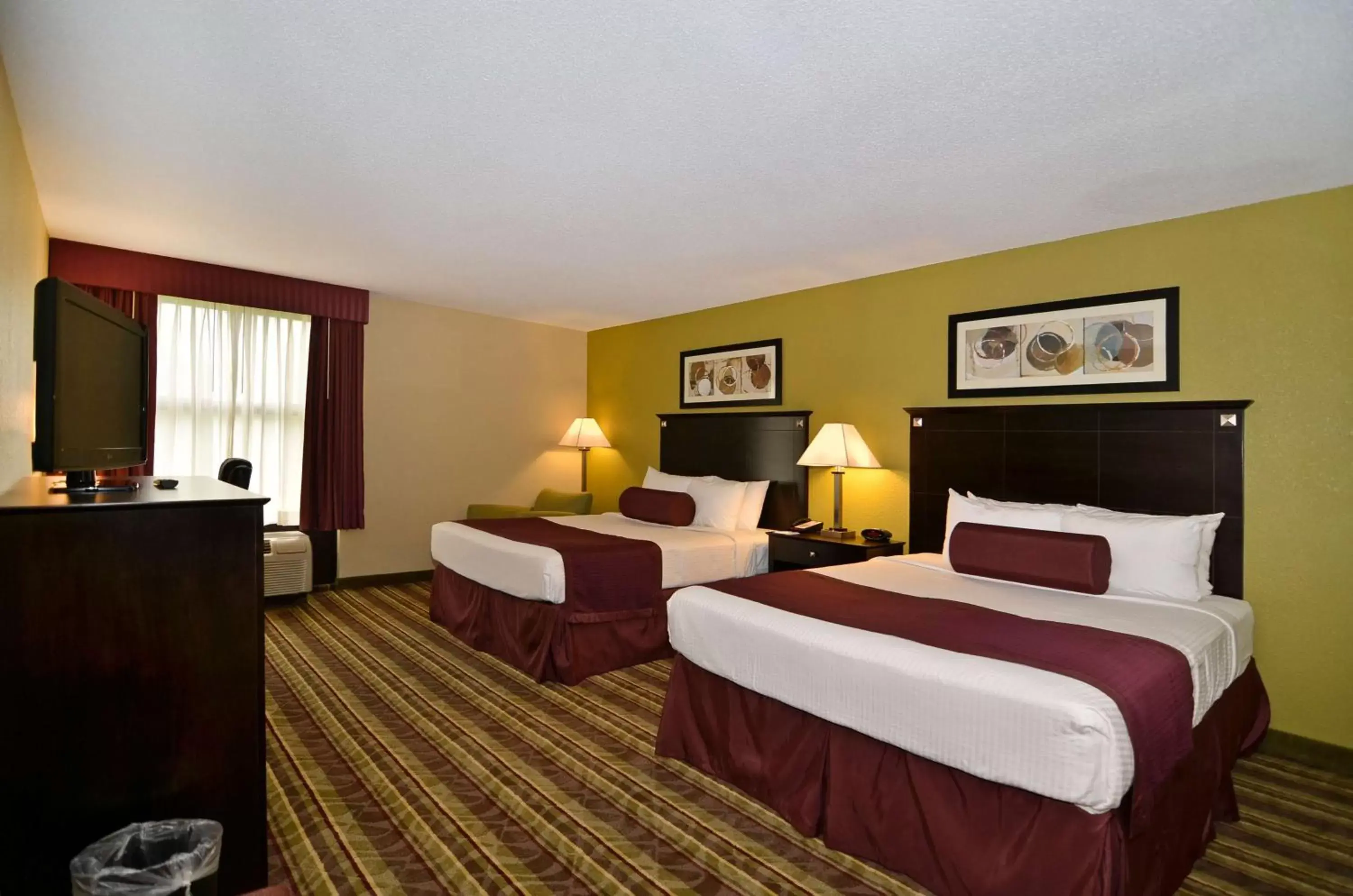Photo of the whole room, Bed in Best Western Plus Anderson