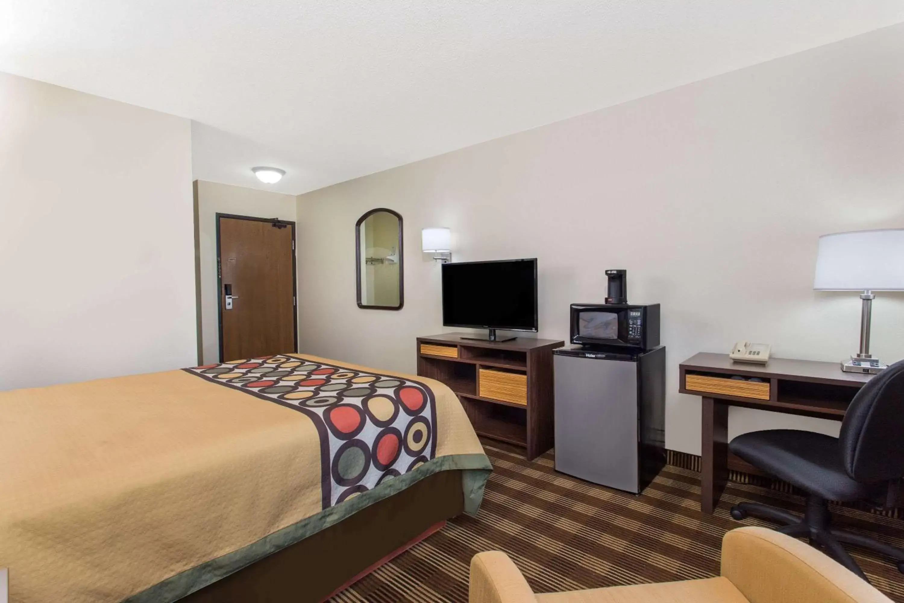 Photo of the whole room, TV/Entertainment Center in Super 8 by Wyndham Eau Claire I-94