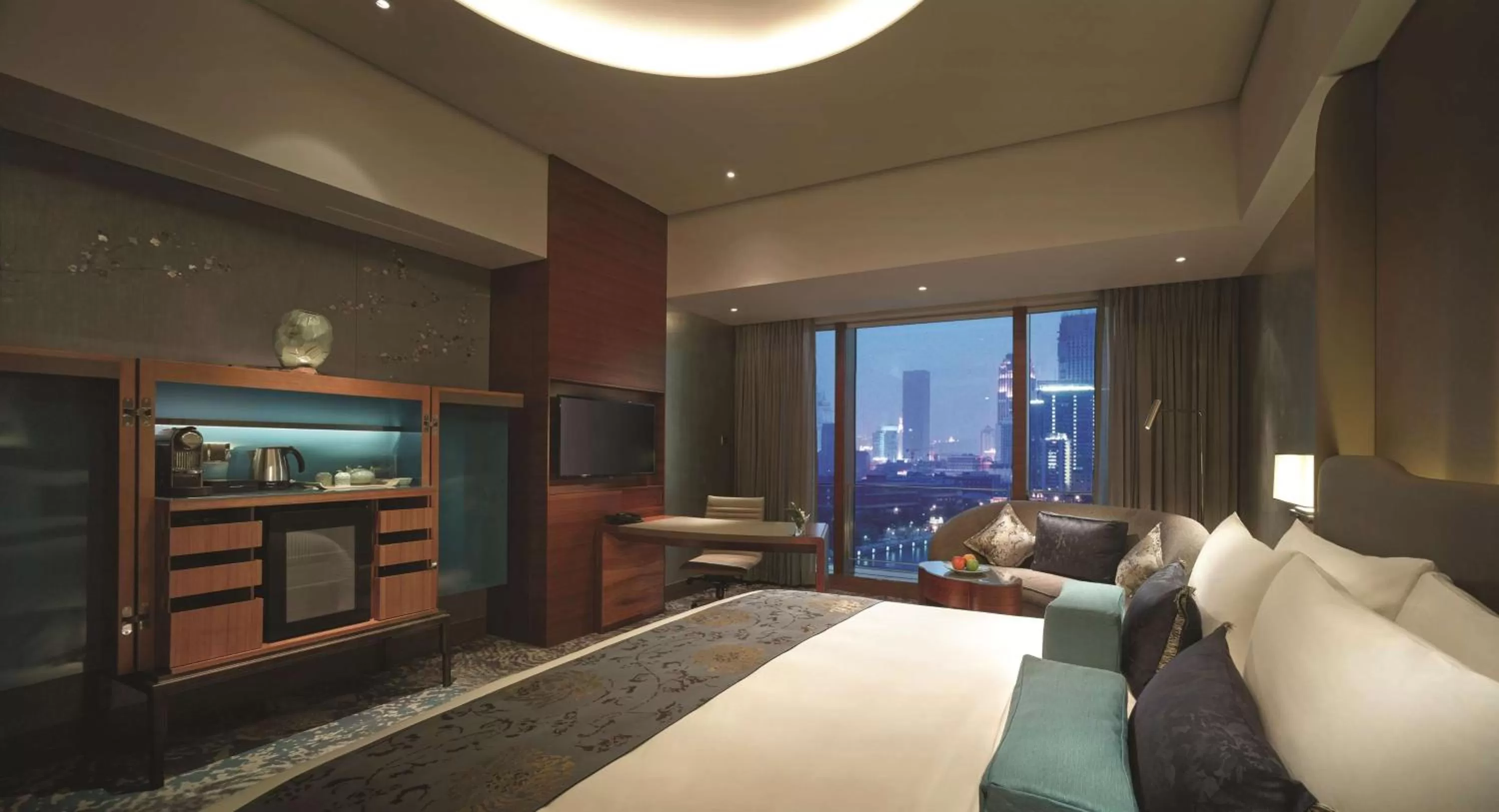 Photo of the whole room, Bed in Shangri-La Tianjin