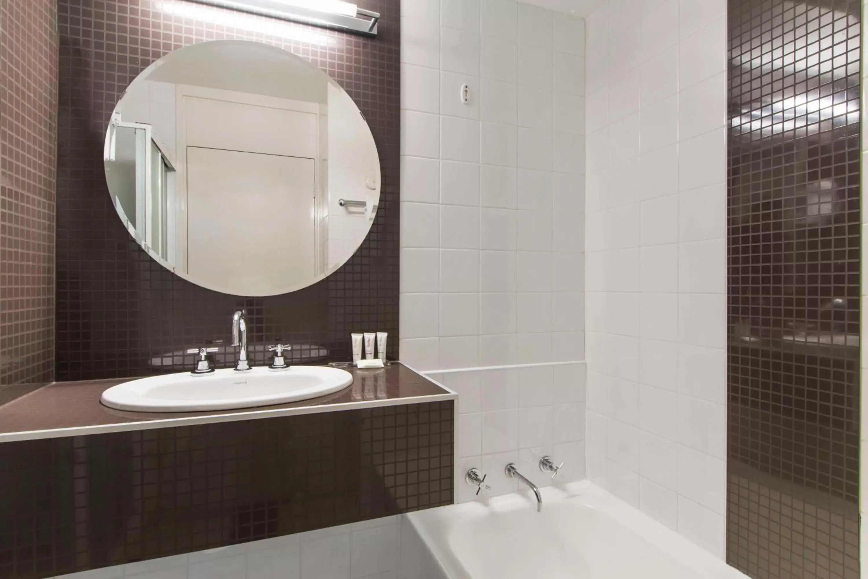Bathroom in Metro Hotel Perth