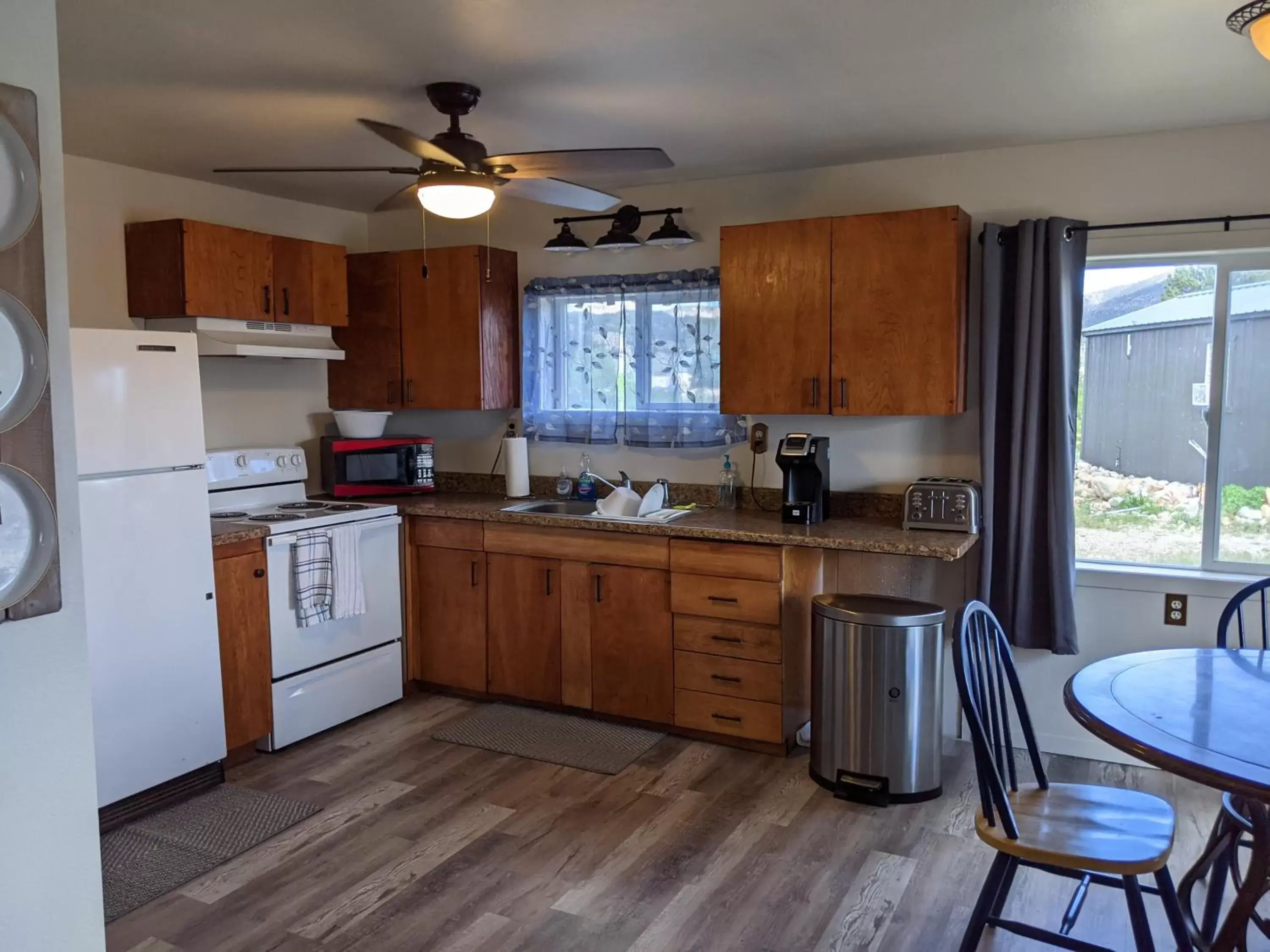 Kitchen/Kitchenette in Slackwater Inn