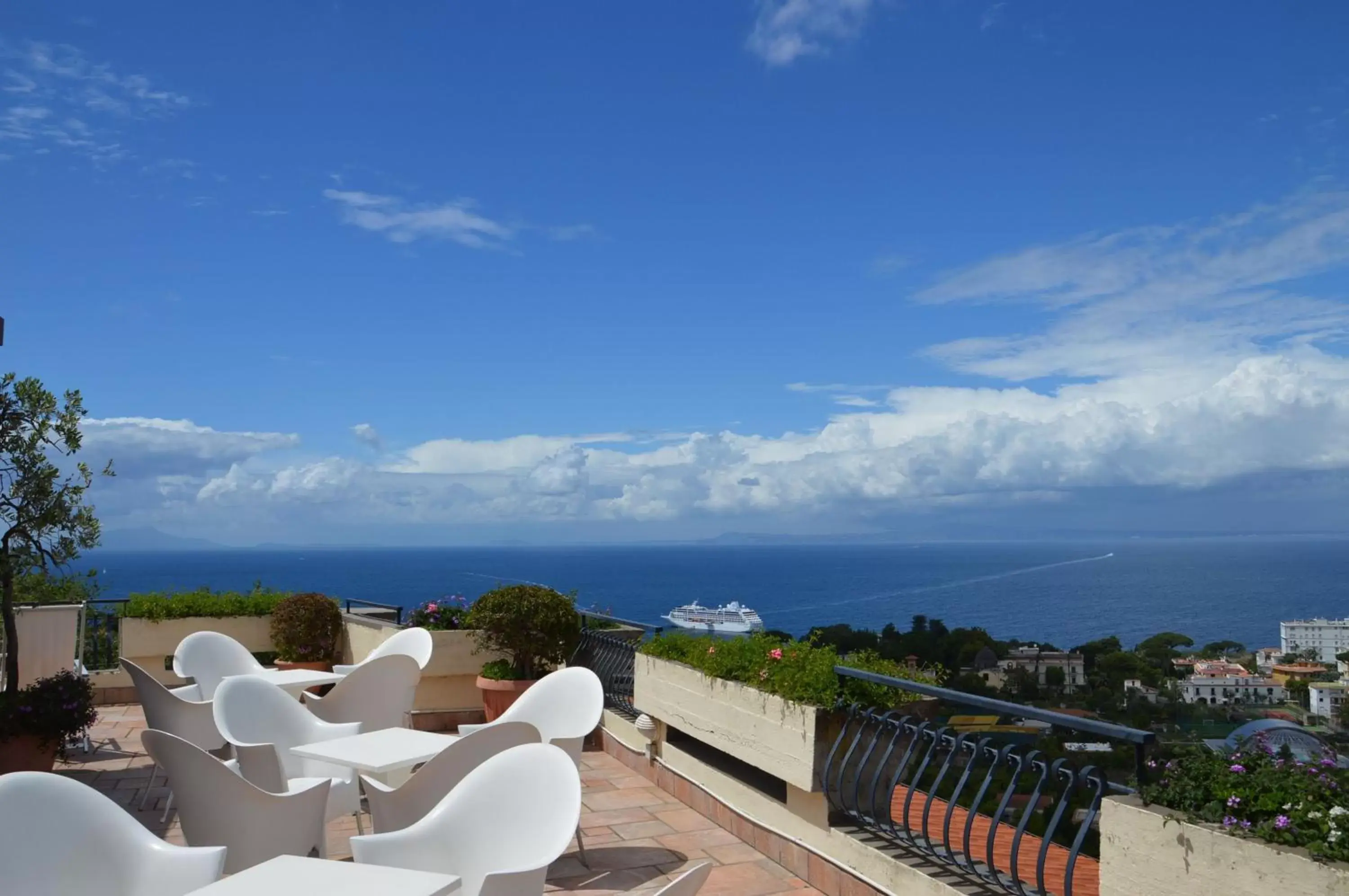 Balcony/Terrace, Sea View in Hotel Cristina