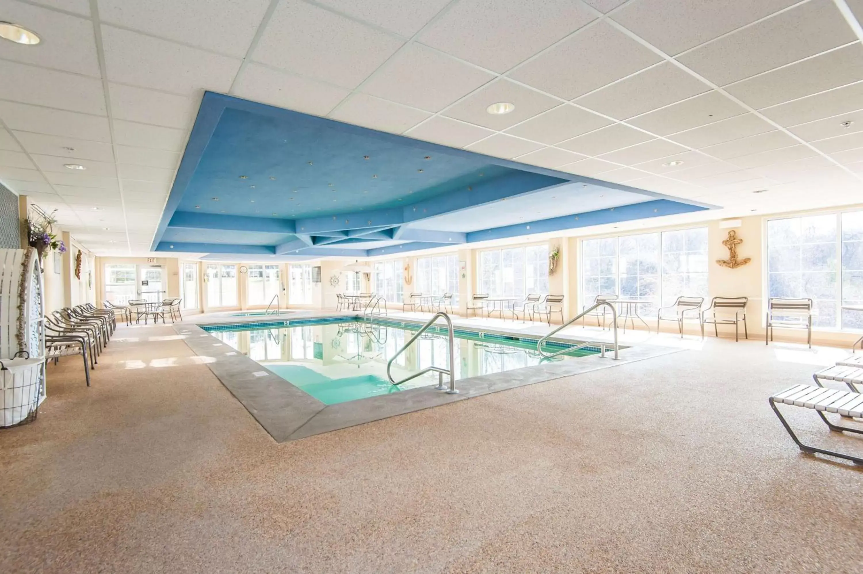 Pool view, Swimming Pool in Hampton Inn South Kingstown - Newport Area