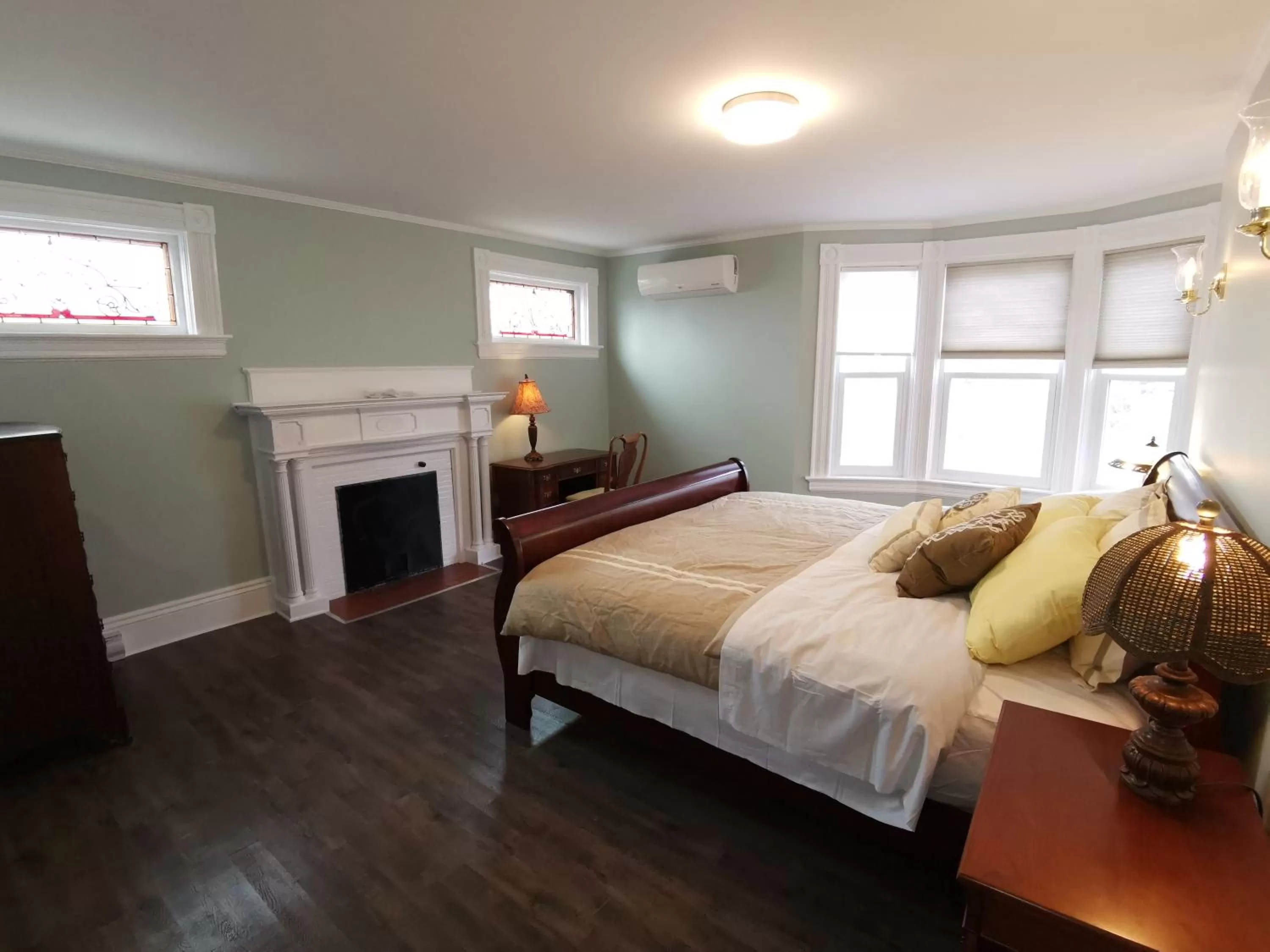 Photo of the whole room, Bed in By The River B&B