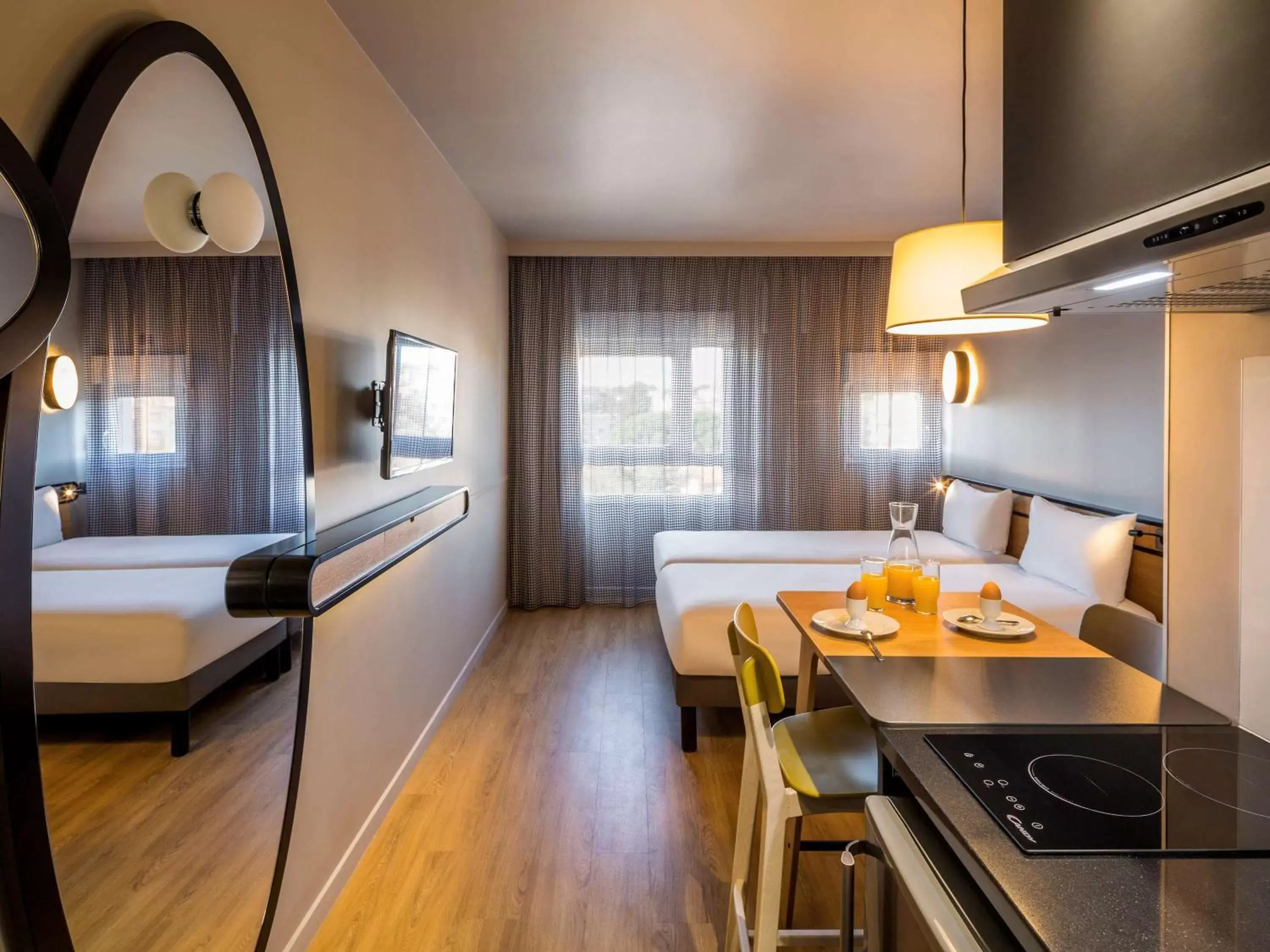 Photo of the whole room, Kitchen/Kitchenette in Aparthotel Adagio access Montpellier Centre