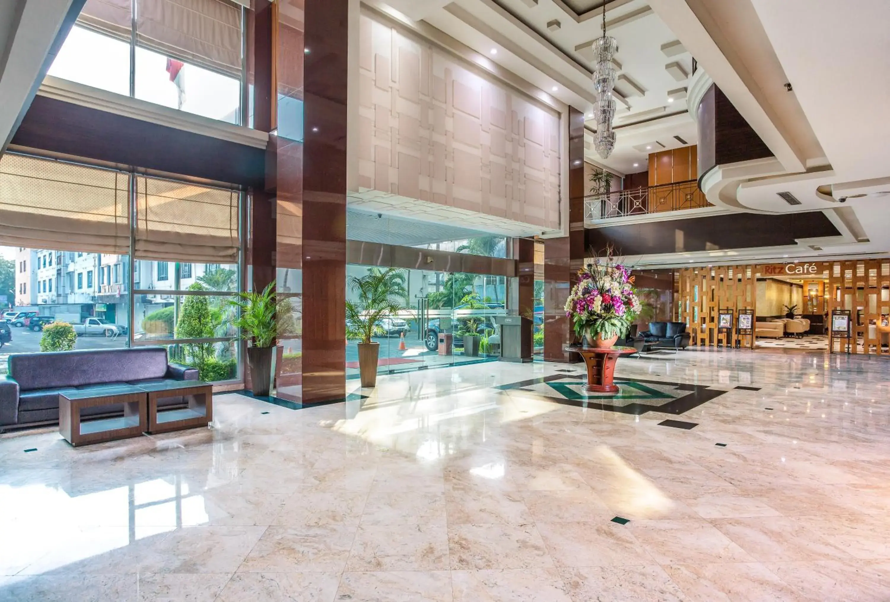 Facade/entrance, Lobby/Reception in Orchardz Jayakarta Hotel