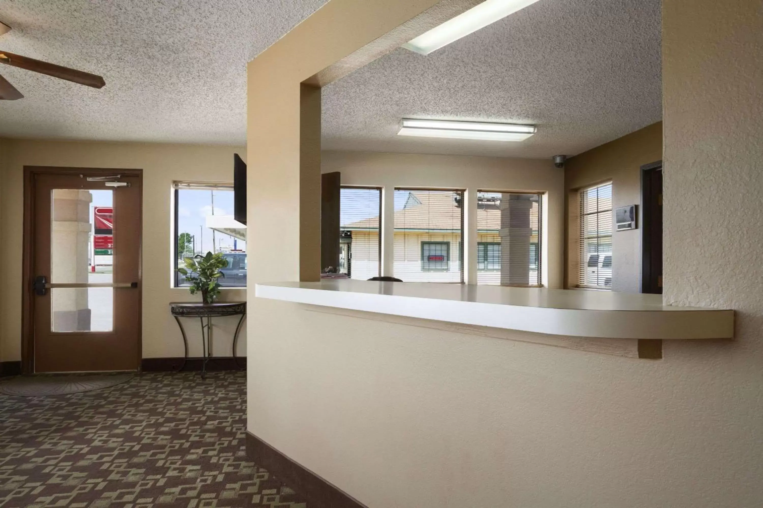 Lobby or reception in Super 8 by Wyndham Blackwell Lobby or reception in Super 8 by Wyndham Blackwell