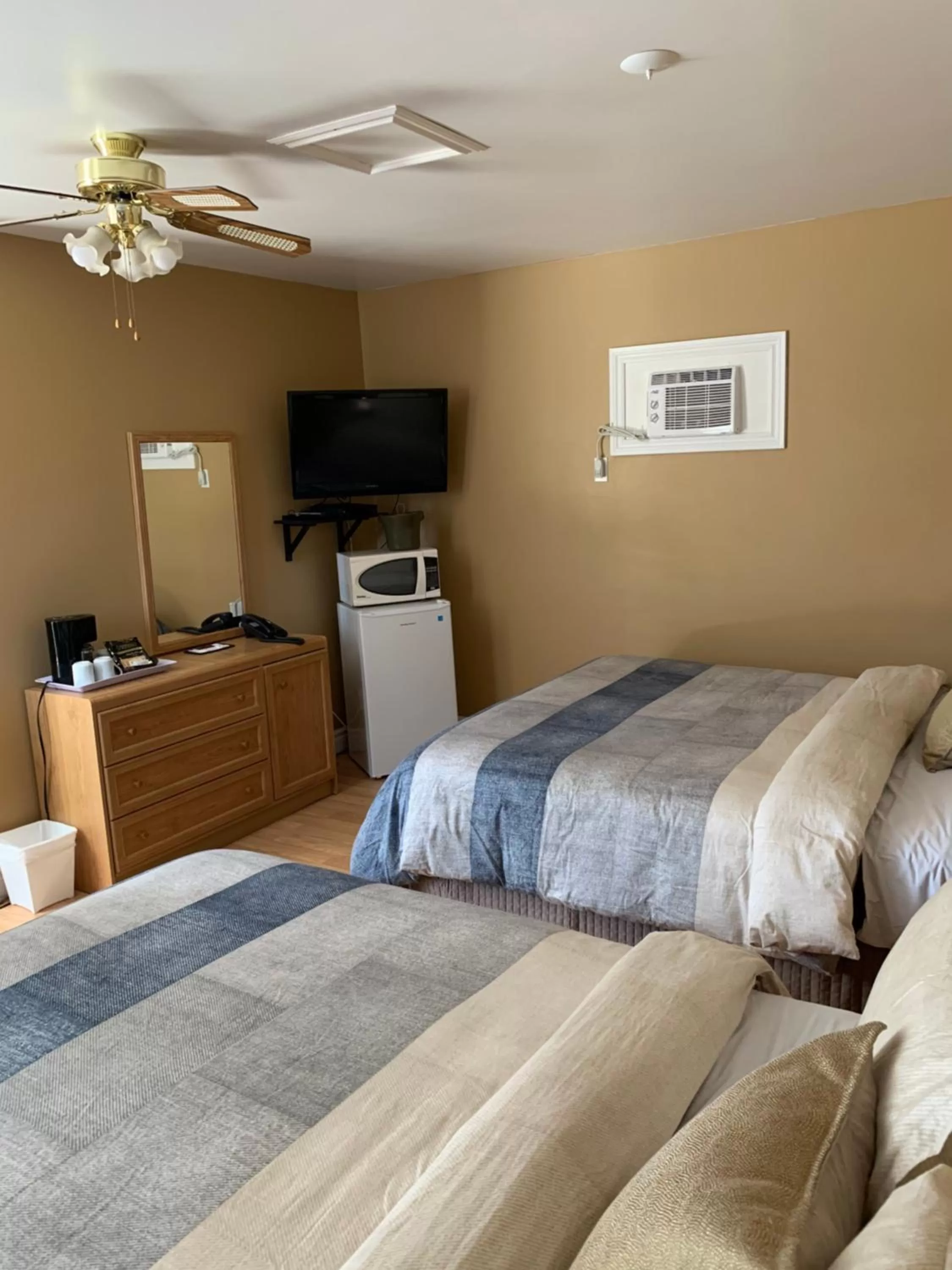 Bed in Motel Des Cascades