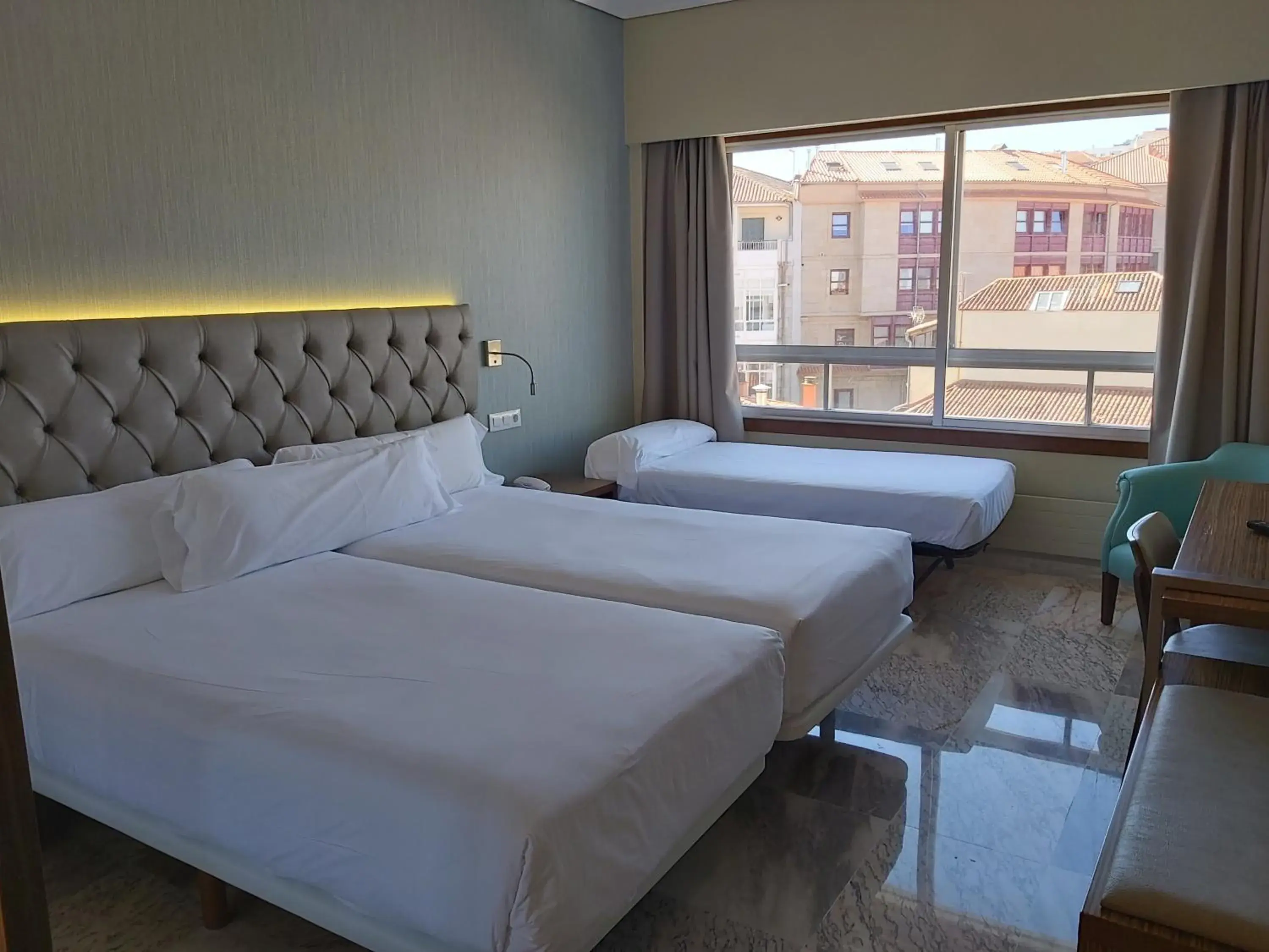 Photo of the whole room, Bed in Sercotel Hotel Bahia de Vigo