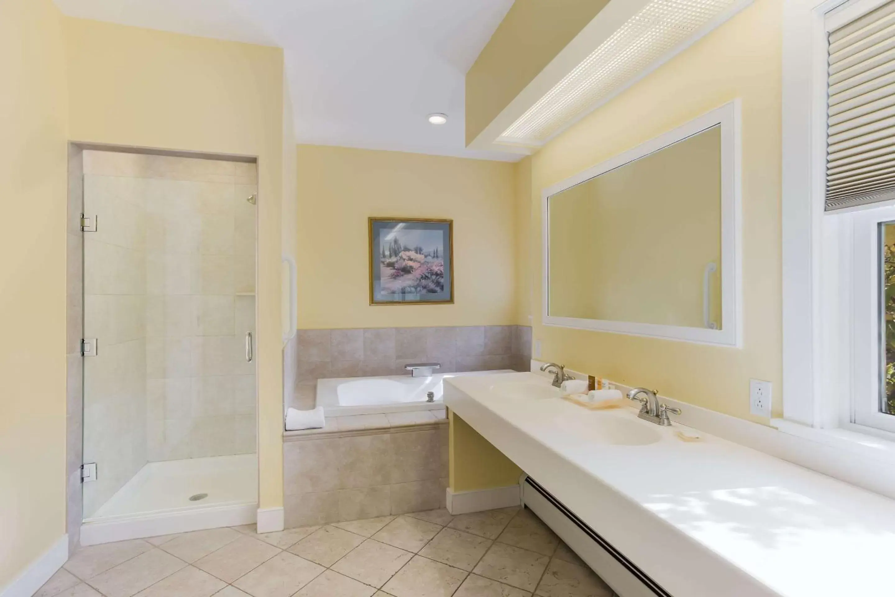 Bathroom in The Palmer House Resort, Ascend Hotel Collection