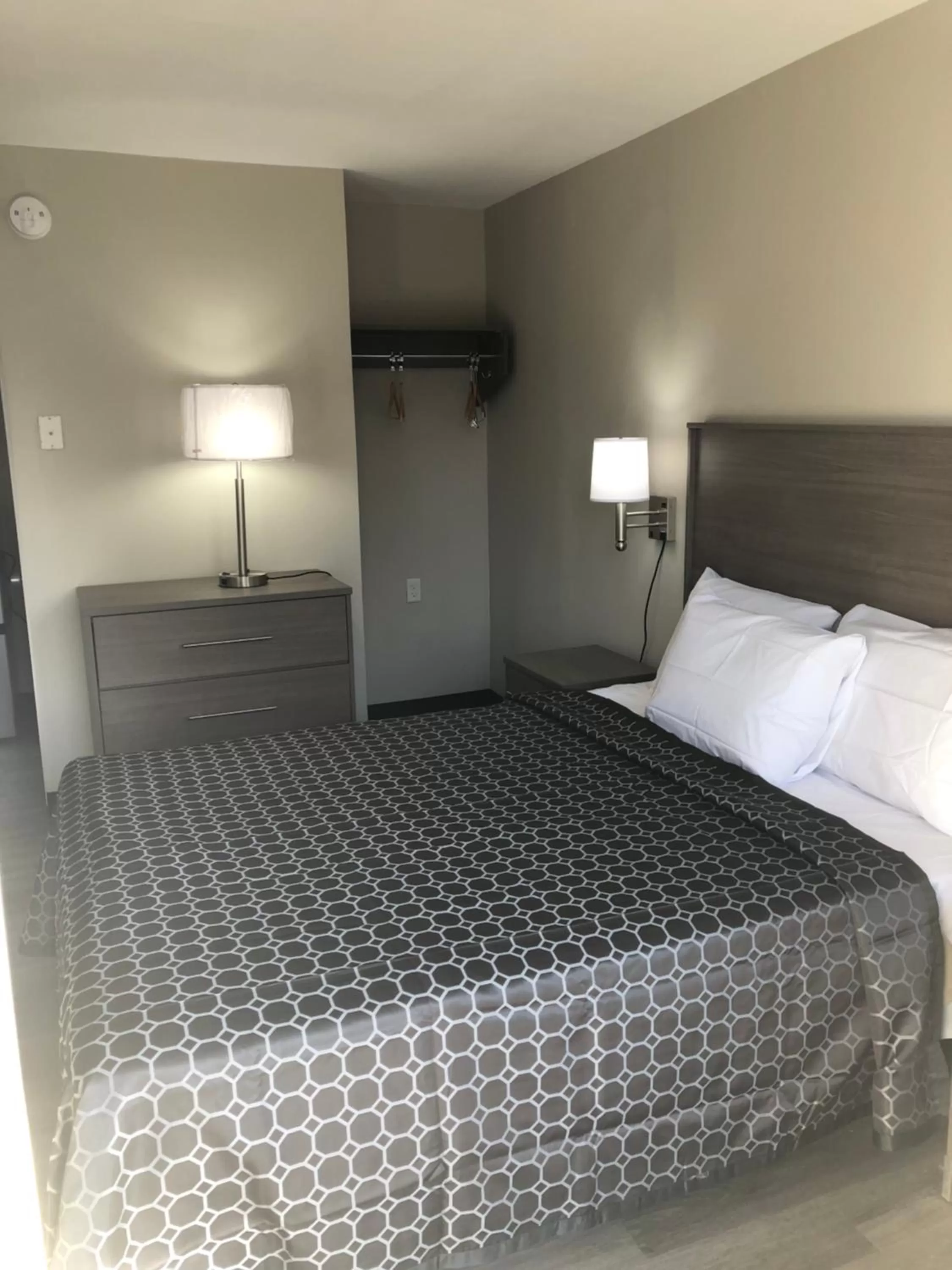 Bed in Trolley Stop Motel, Media ,Near PHL Airport PA