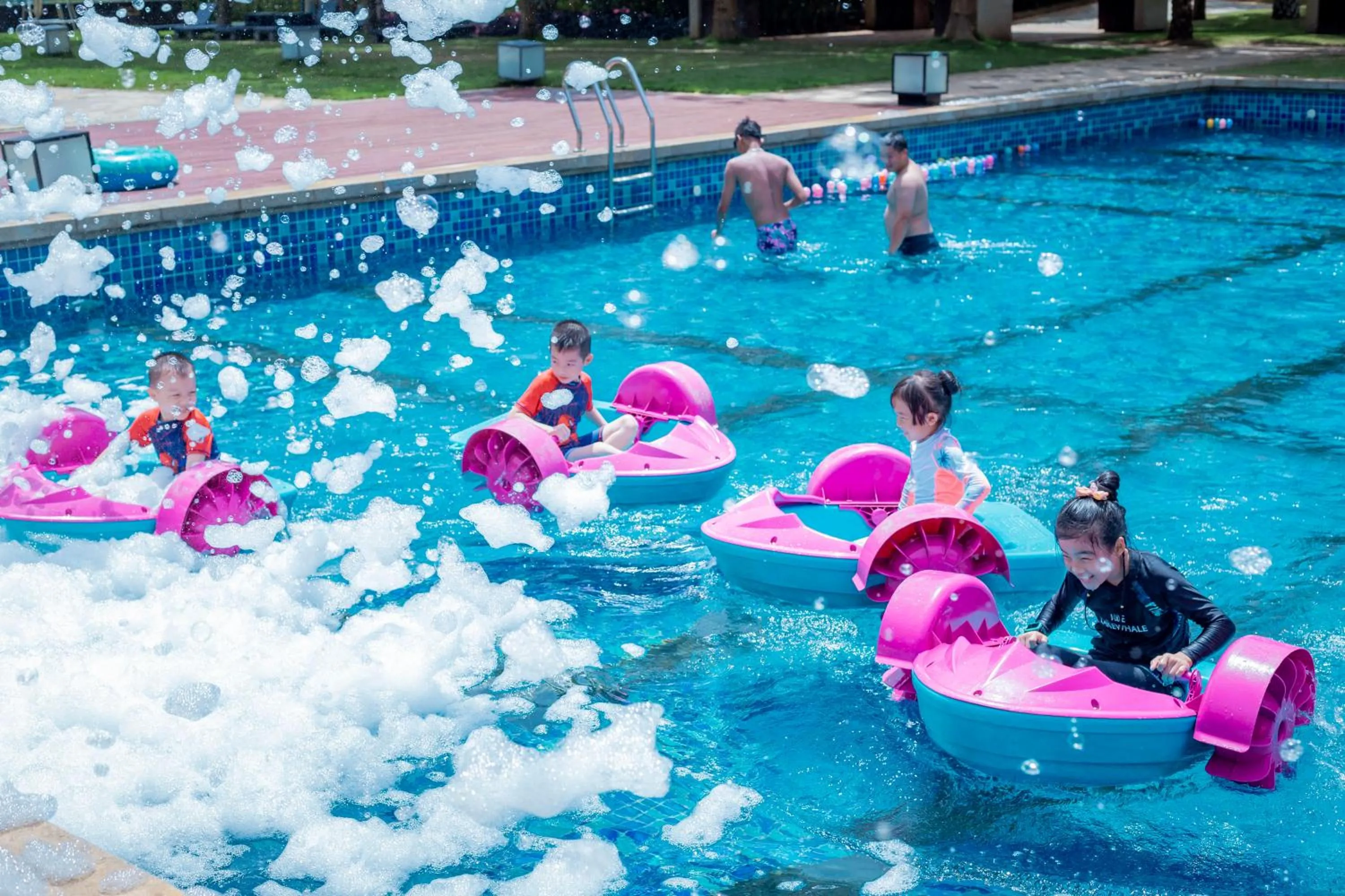 Swimming pool in Hilton Haikou Meilan