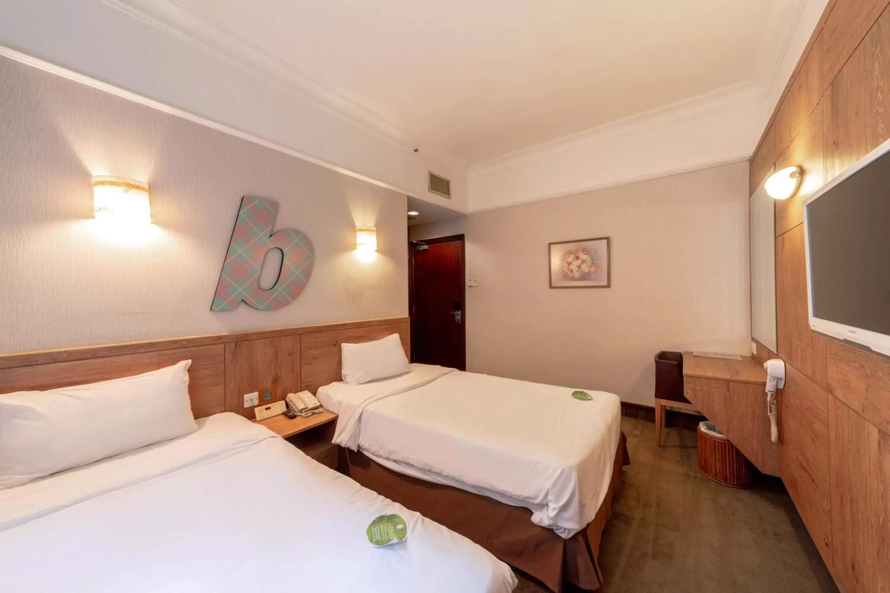 Bedroom, Bed in Hotel Bencoolen Singapore