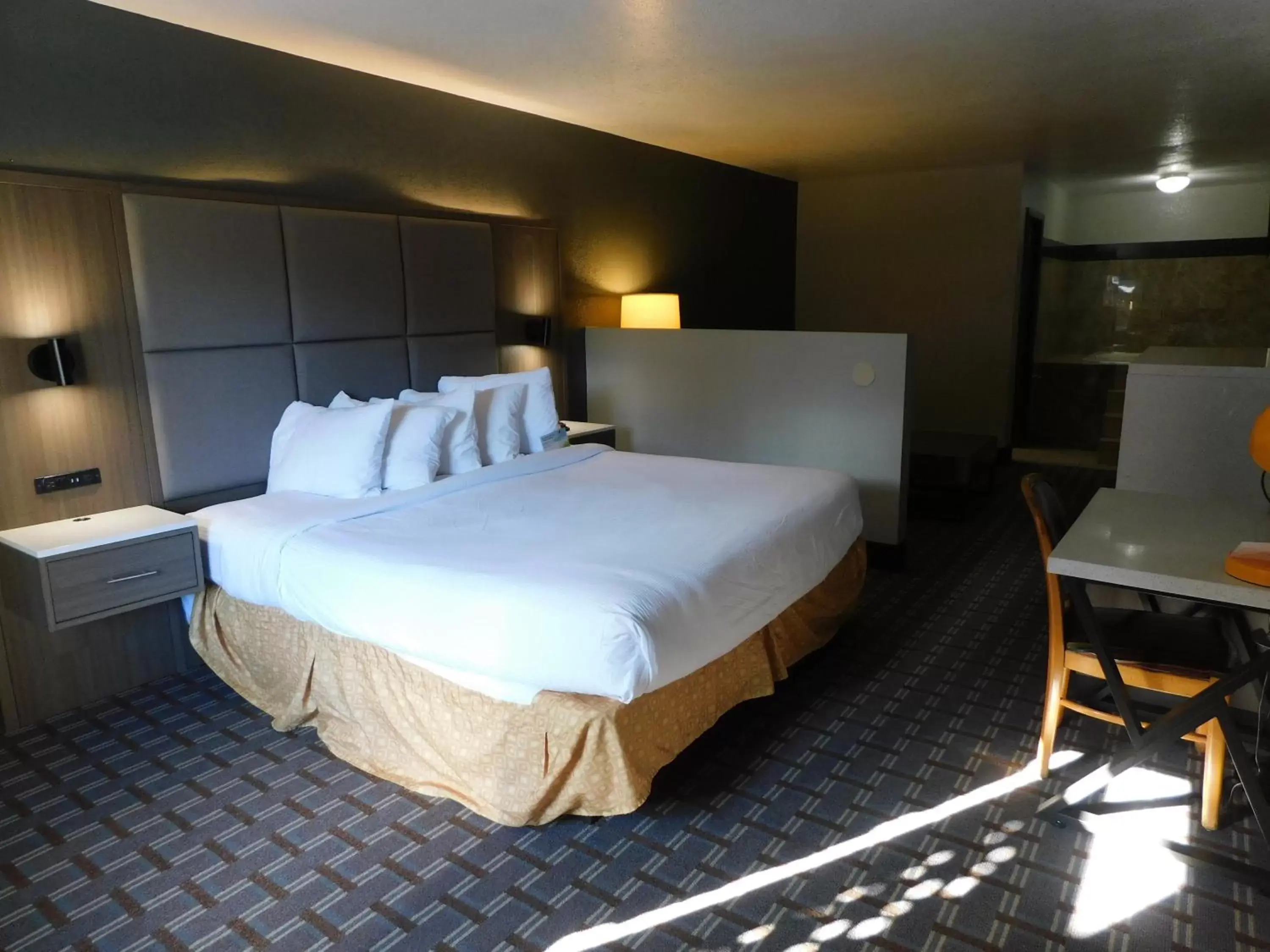 Bed in Days Inn & Suites by Wyndham Downtown Gatlinburg Parkway Bed in Days Inn & Suites by Wyndham Downtown Gatlinburg Parkway