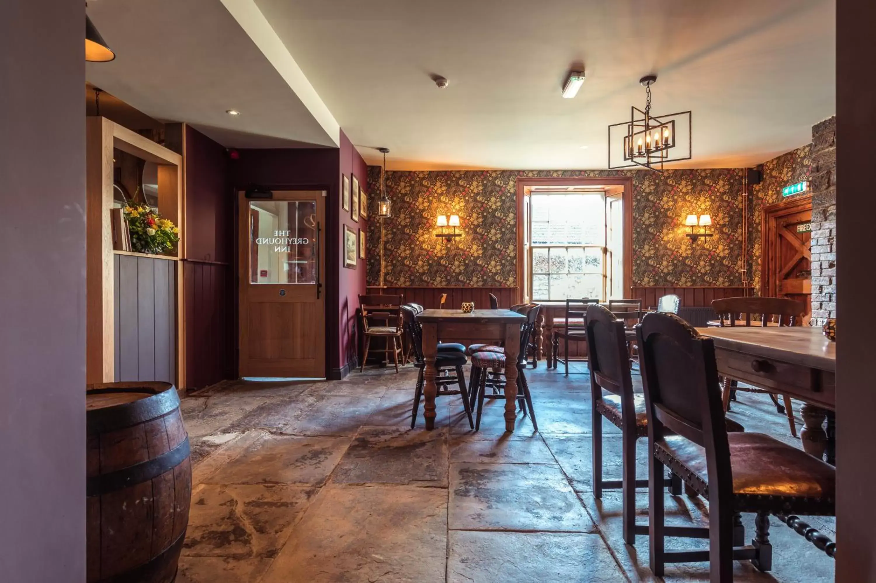 Restaurant/Places to Eat in The Greyhound Inn