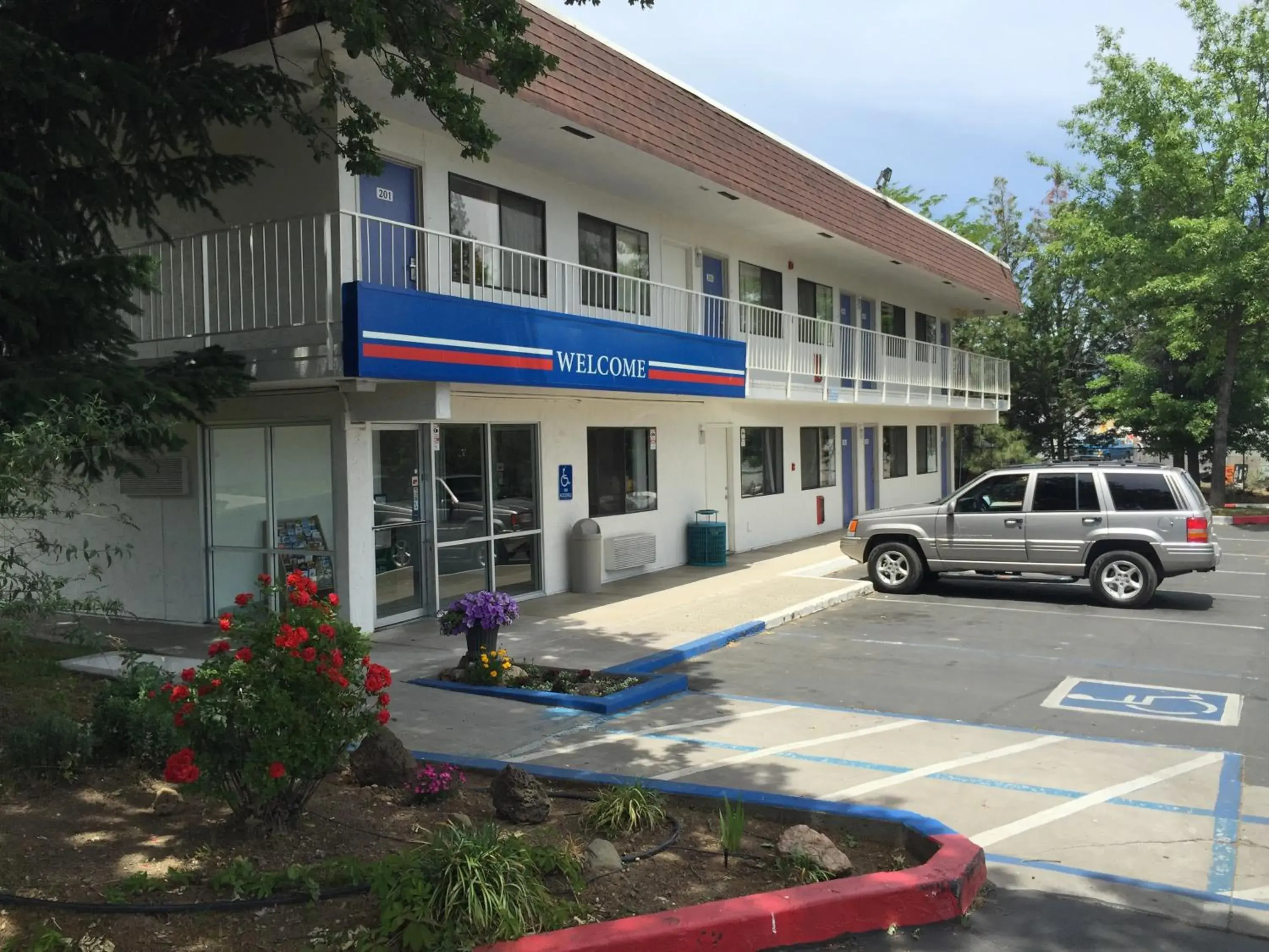 Facade/entrance, Property Building in Motel 6-Yreka, CA