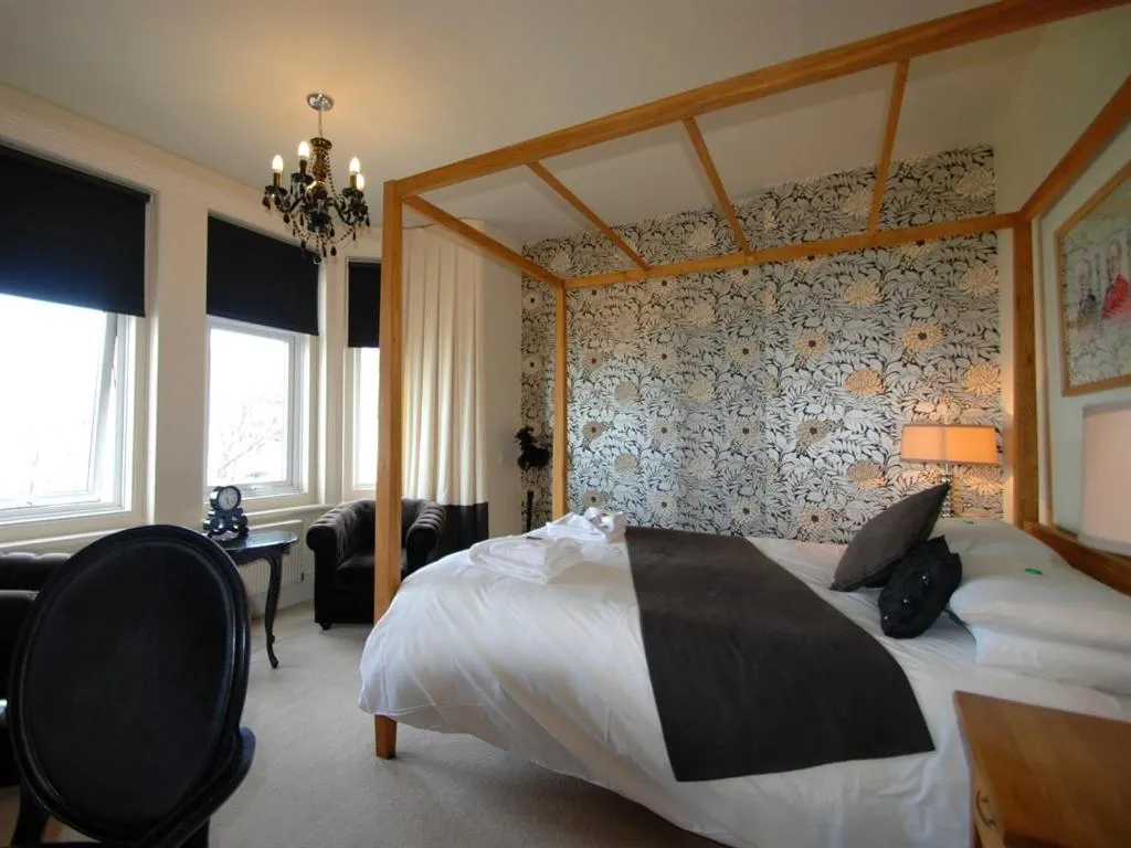 Bedroom, Bed in The Gladstone