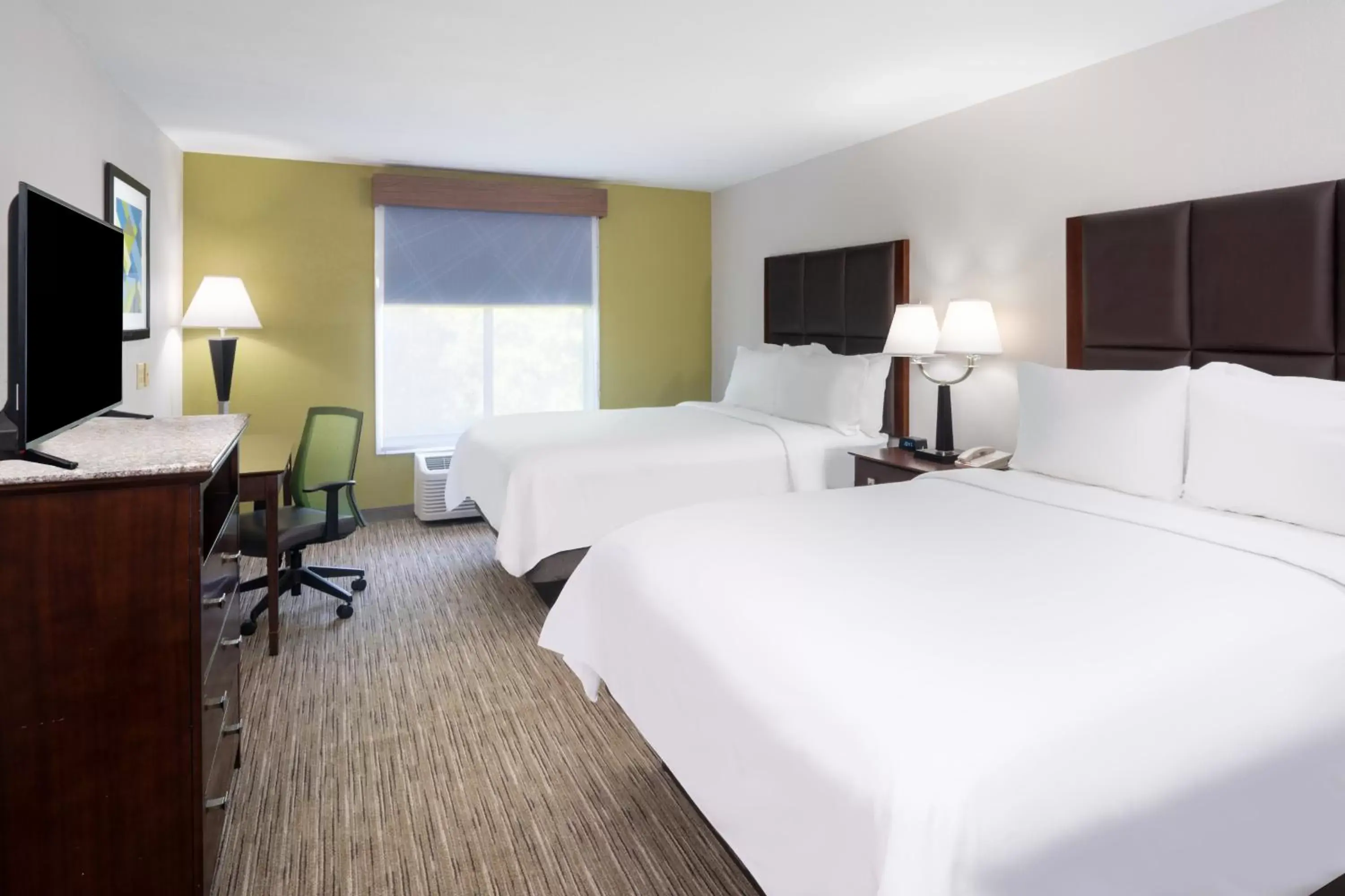 Photo of the whole room, Bed in Holiday Inn Express Hotel & Suites Hinesville, an IHG Hotel