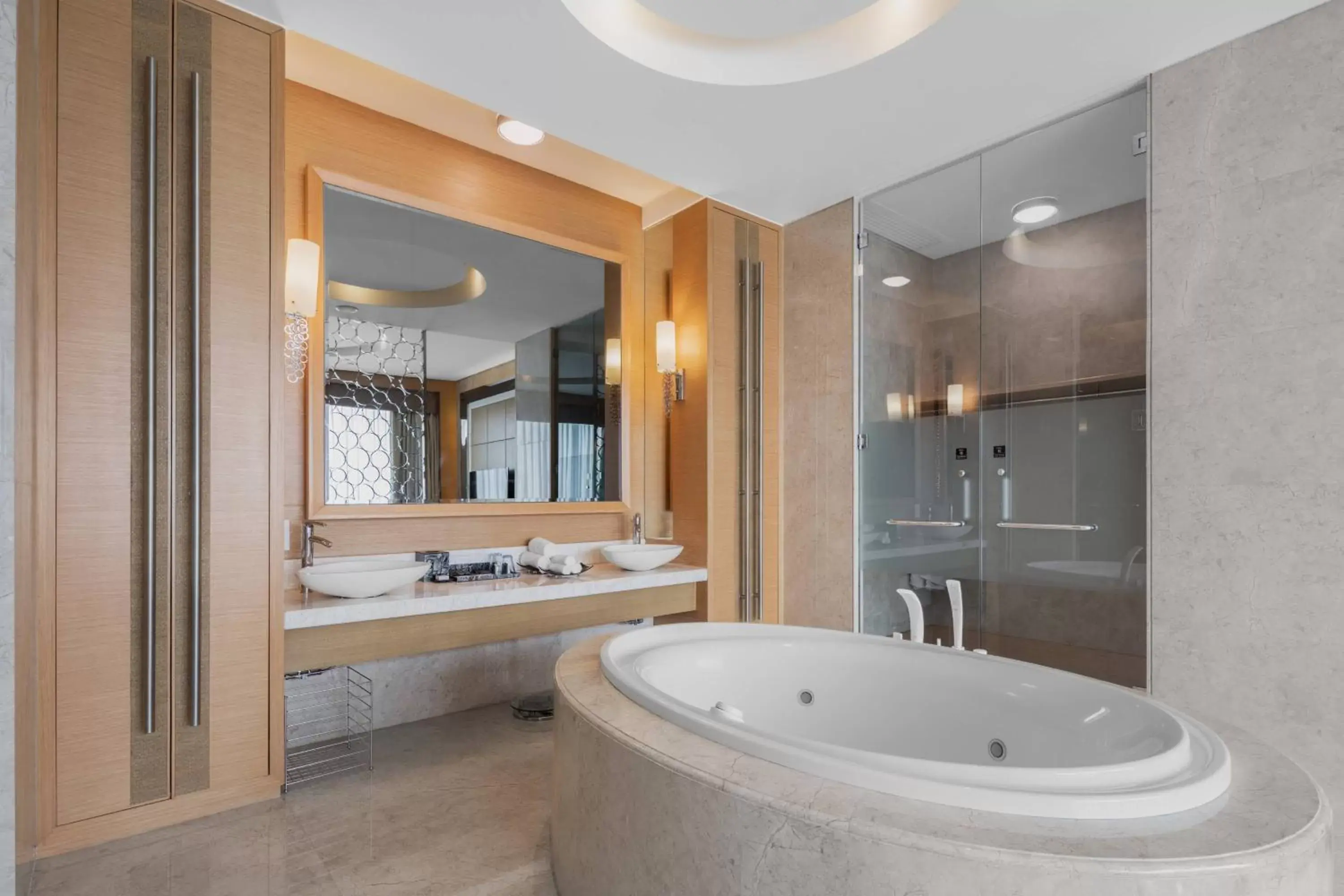 Bathroom in Renaissance Chengdu Hotel